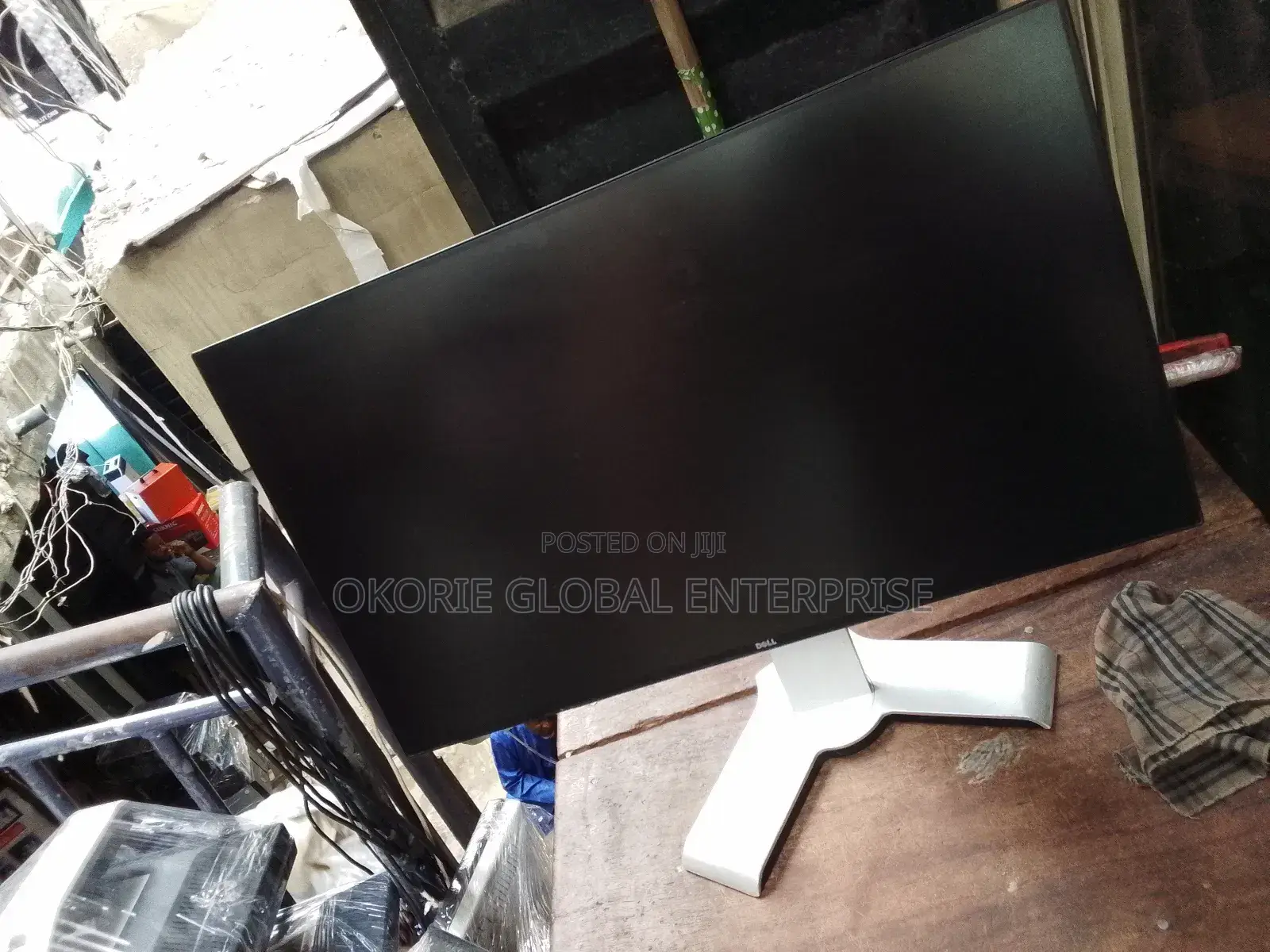 Dell Ips Frameless Monitor for Graphic Design and Gaming
