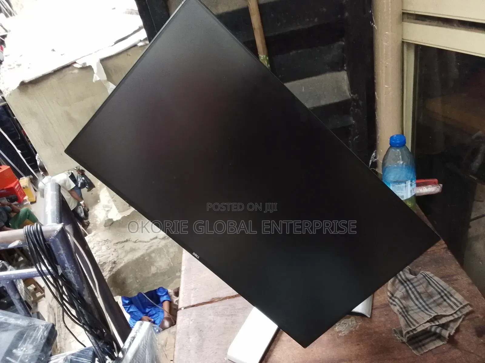 Dell Ips Frameless Monitor for Graphic Design and Gaming