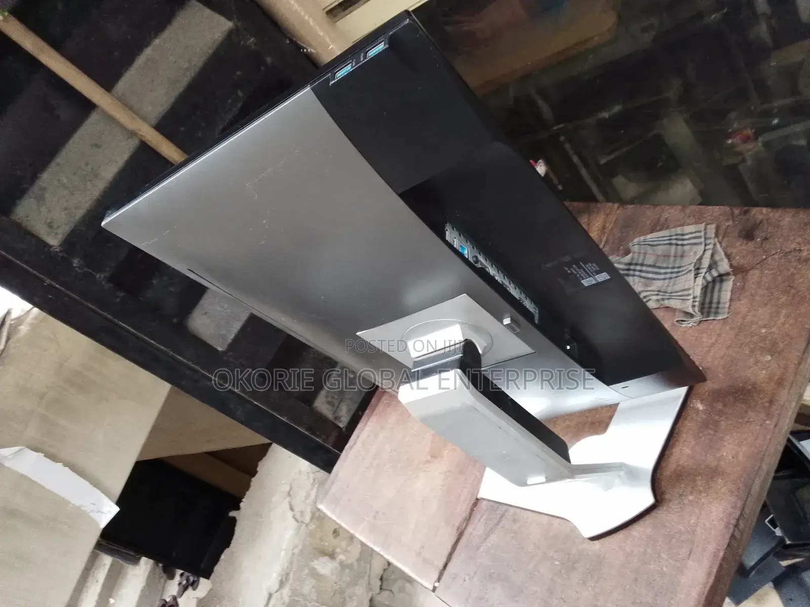 Dell Ips Frameless Monitor for Graphic Design and Gaming