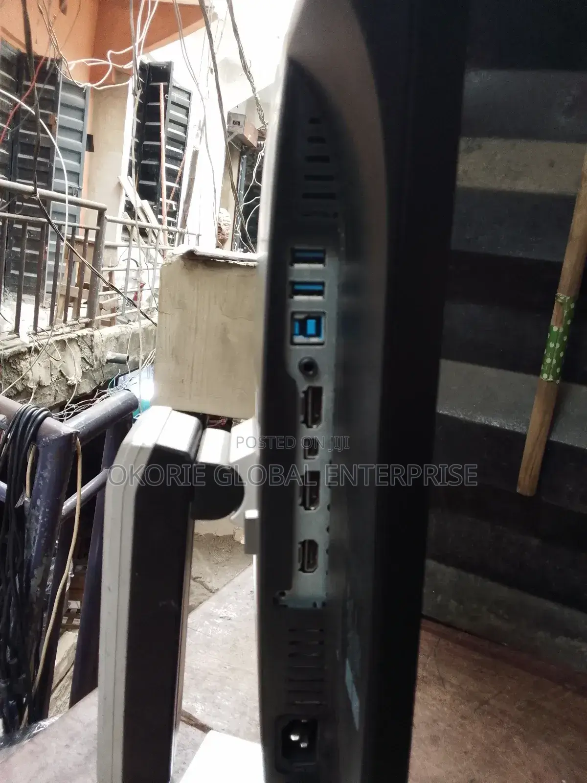 Dell Ips Frameless Monitor for Graphic Design and Gaming
