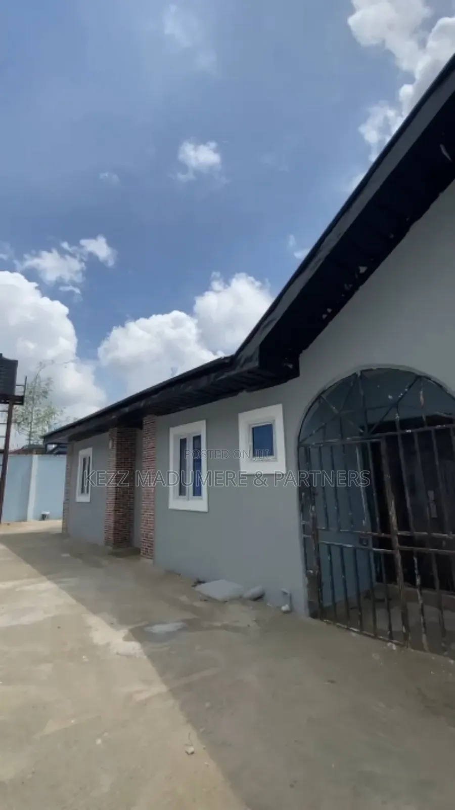 6bdrm Bungalow in Nkpolu , Rumuigbo , for sale