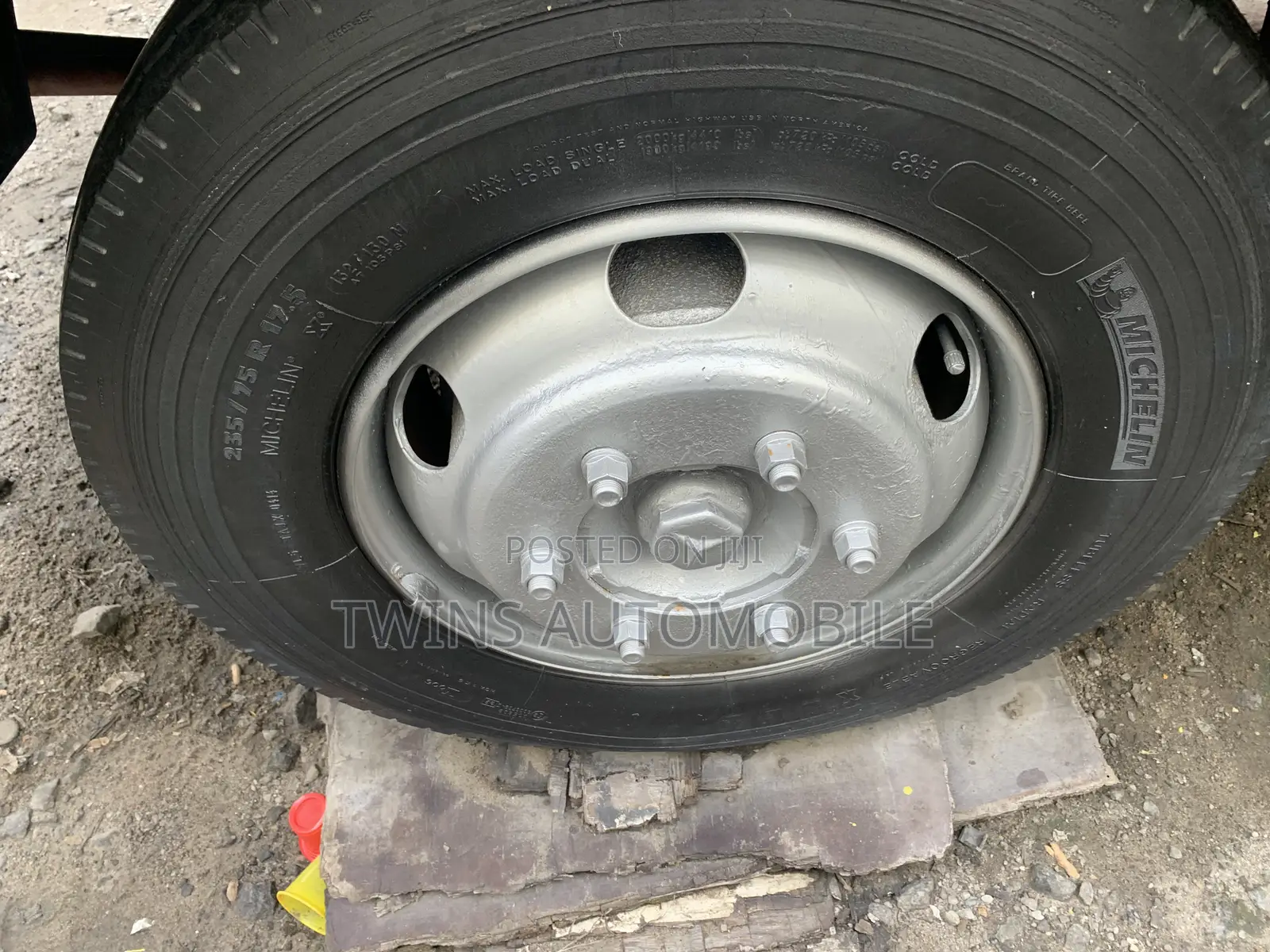 Foreign Used Mercedes 814 Bucket