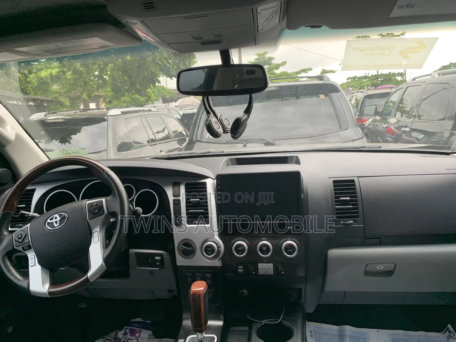 Toyota Sequoia Platinum 4x4 2018 Black