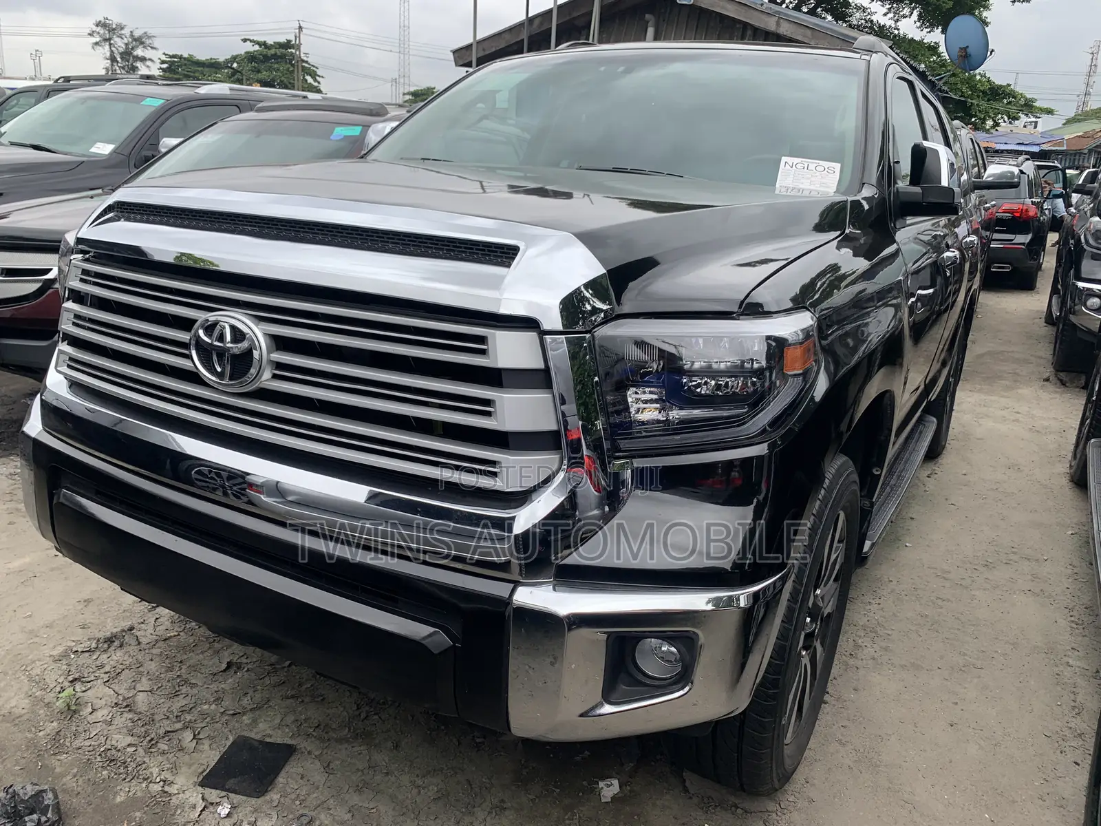 Toyota Sequoia Platinum 4dr SUV 4WD (5.7L 8cyl 6A) 2017 Black