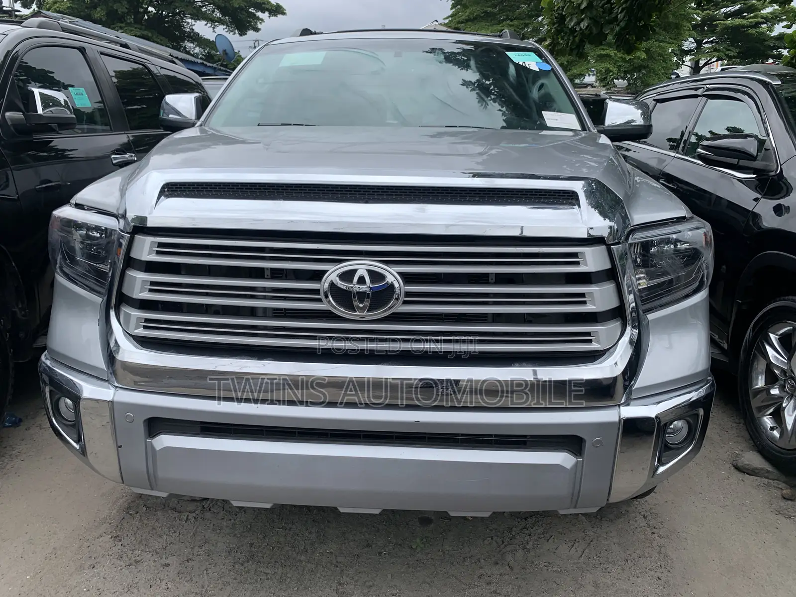 Toyota Sequoia Platinum 4dr SUV 4WD (5.7L 8cyl 6A) 2015 Silver