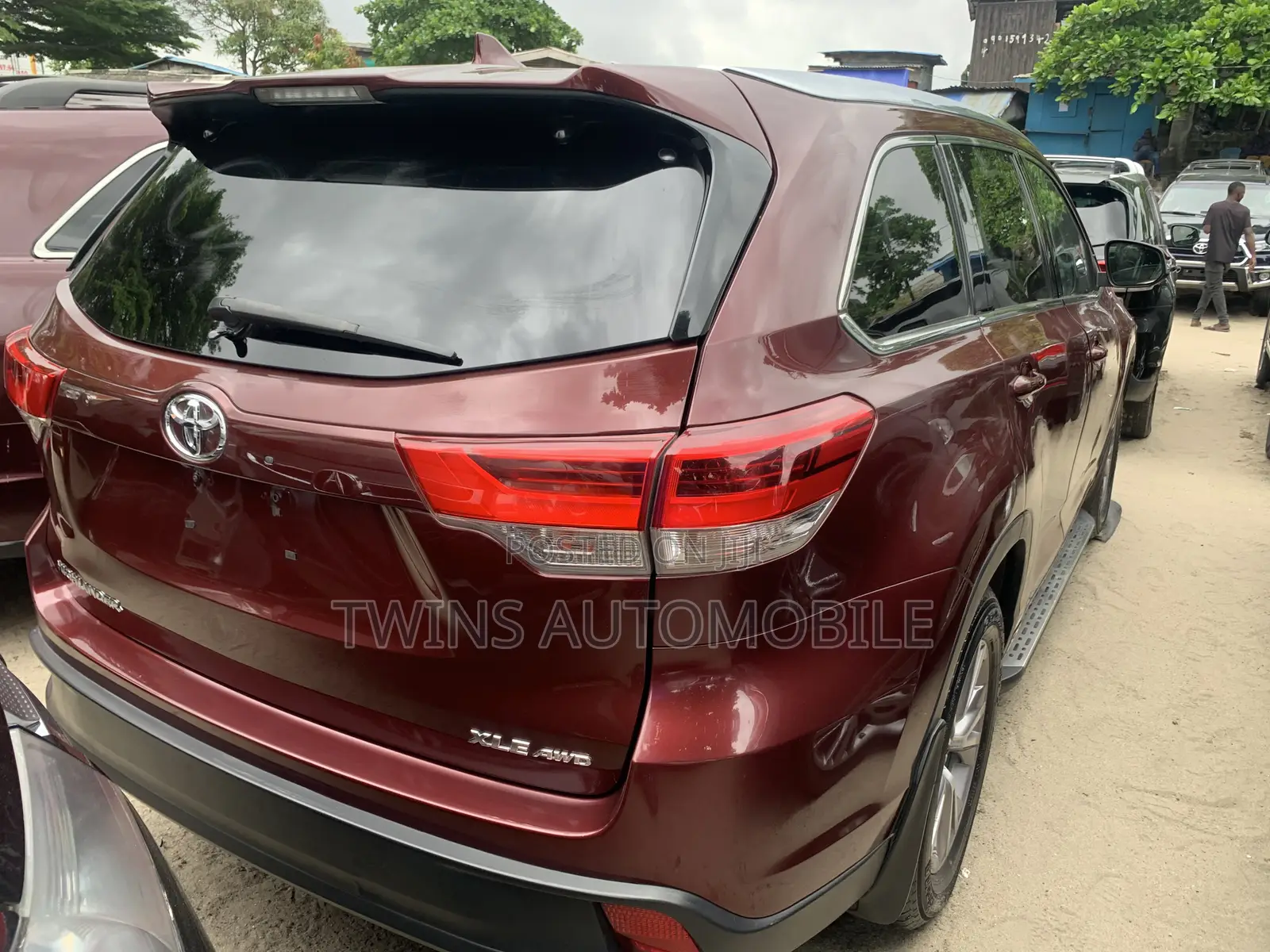 Toyota Highlander XLE 4dr SUV AWD (3.5L 6cyl 6A) 2015 Red