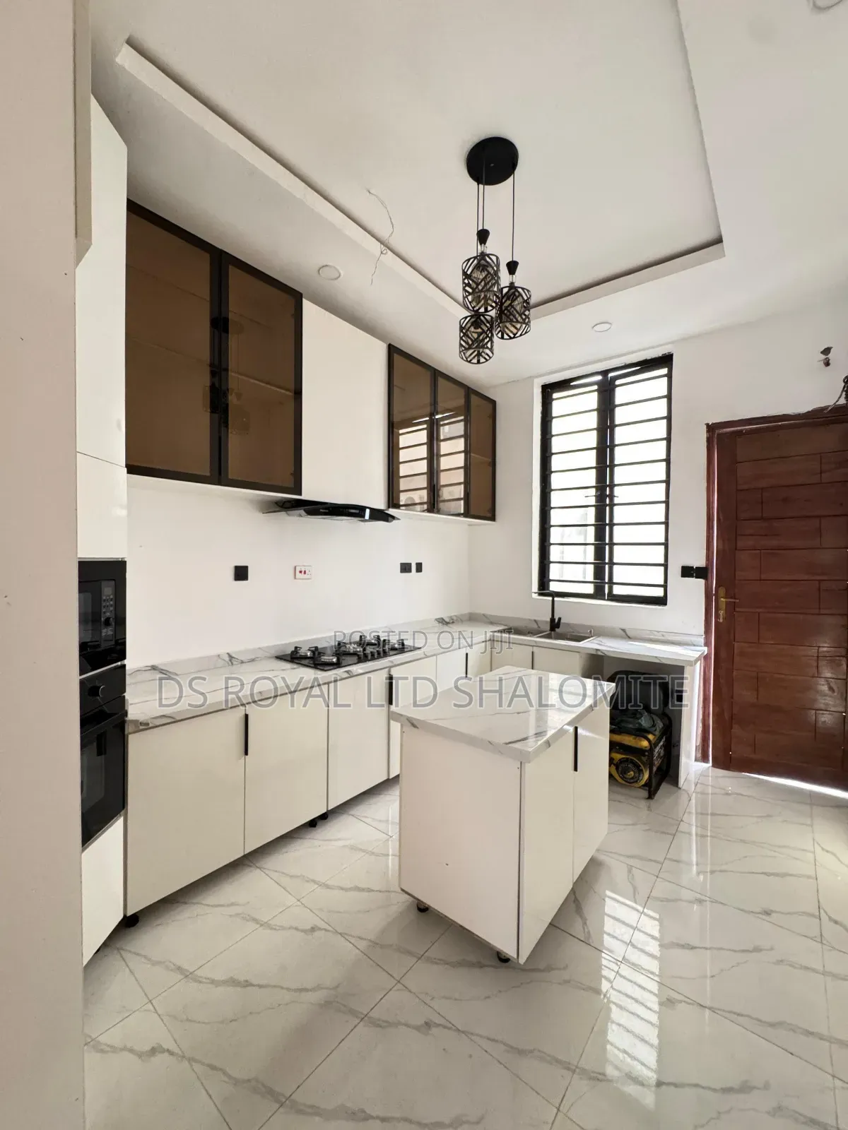 5bdrm Duplex in Lagos Island / Lagos Island for sale