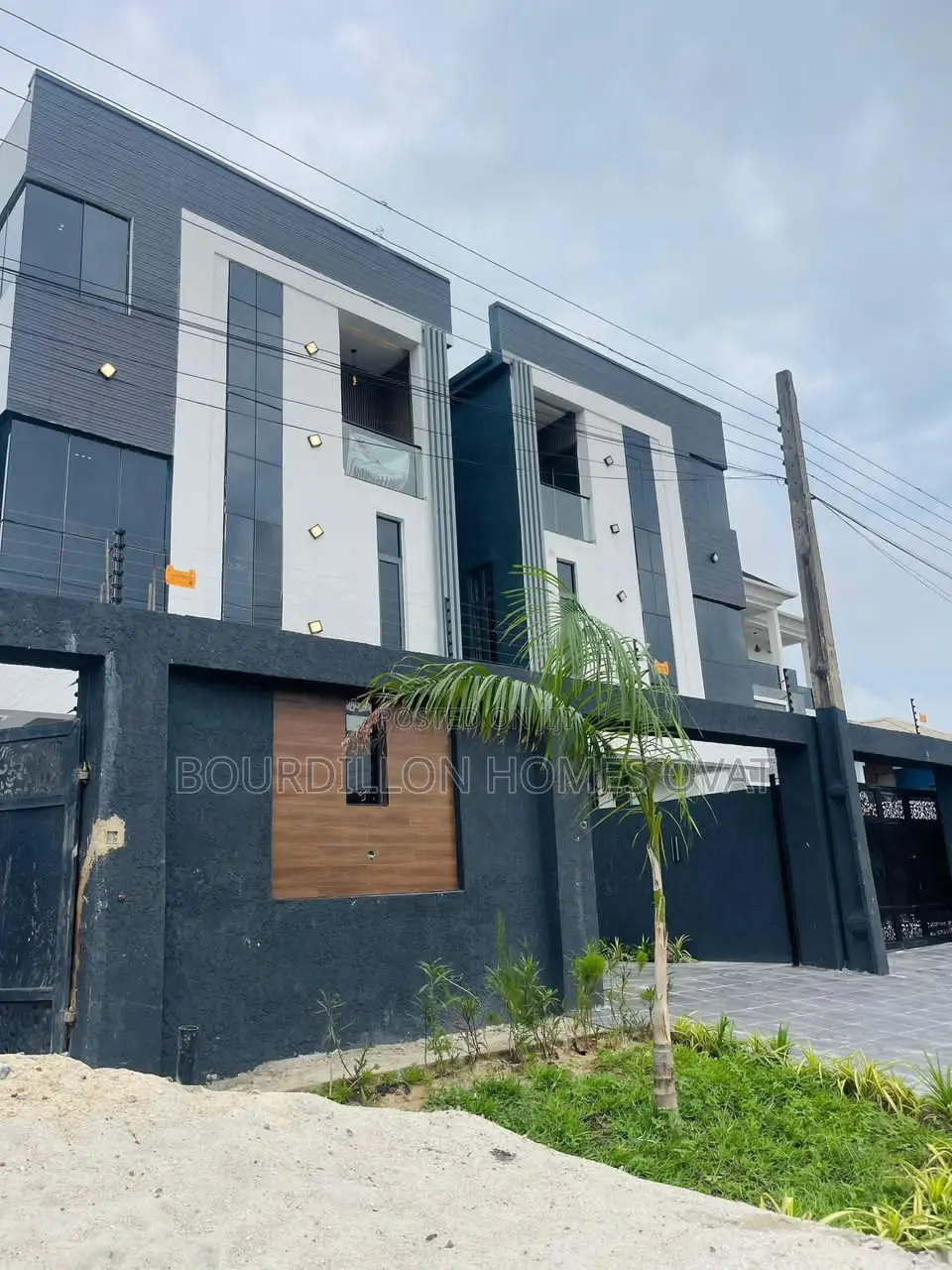5bdrm Apartment in Lekki Phase 1 for sale