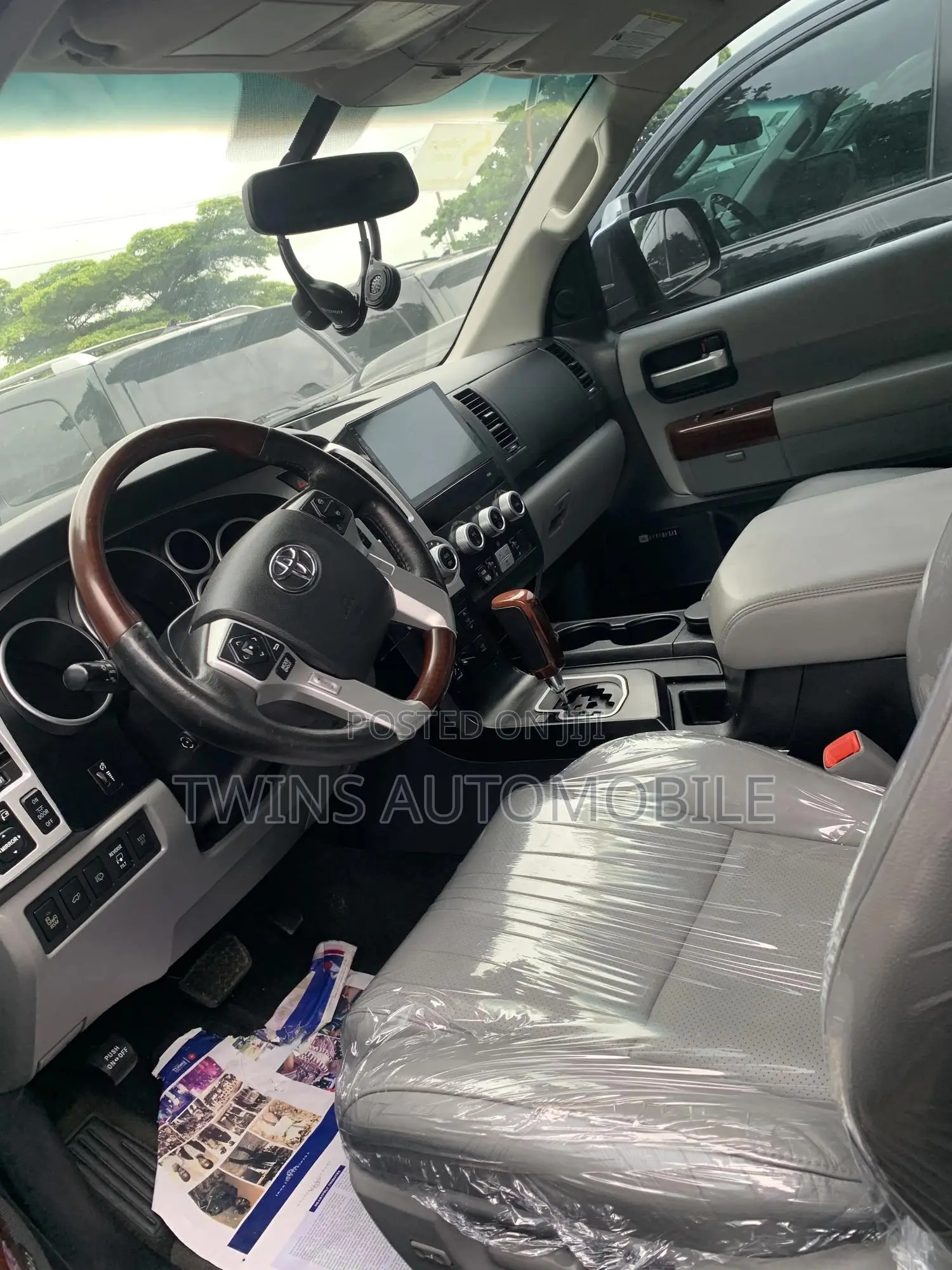 Toyota Sequoia Platinum 4x4 2018 Black