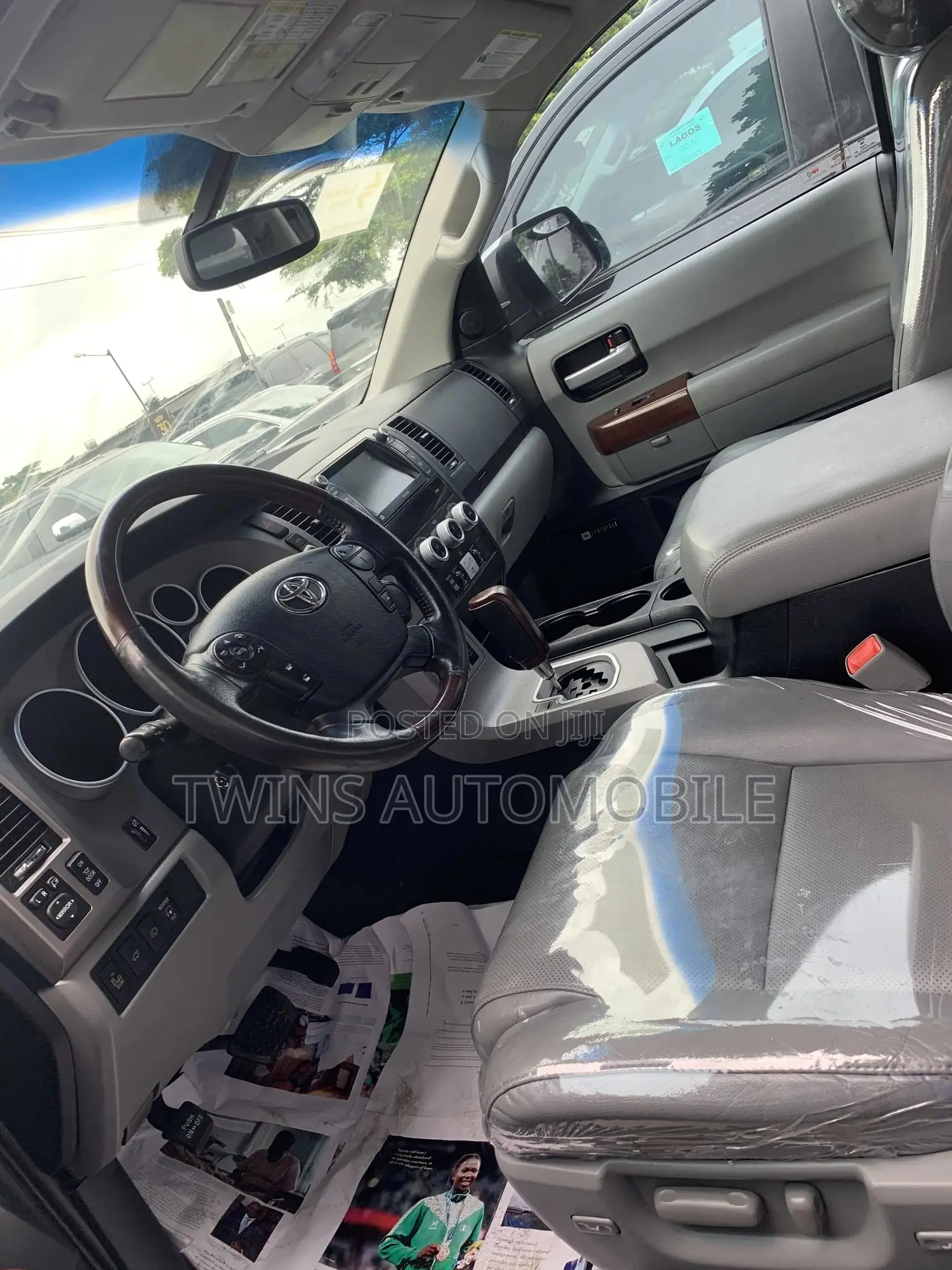 Toyota Sequoia Platinum 4dr SUV 4WD (5.7L 8cyl 6A) 2015 Silver