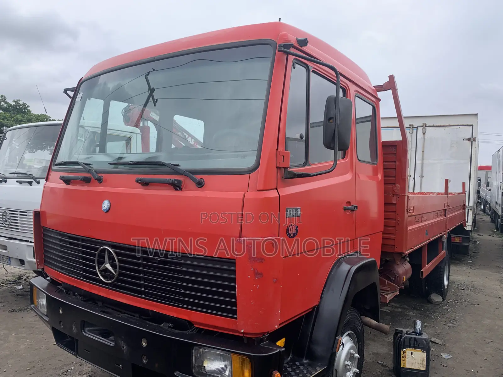 Mercedes-Benz 814 Bucket