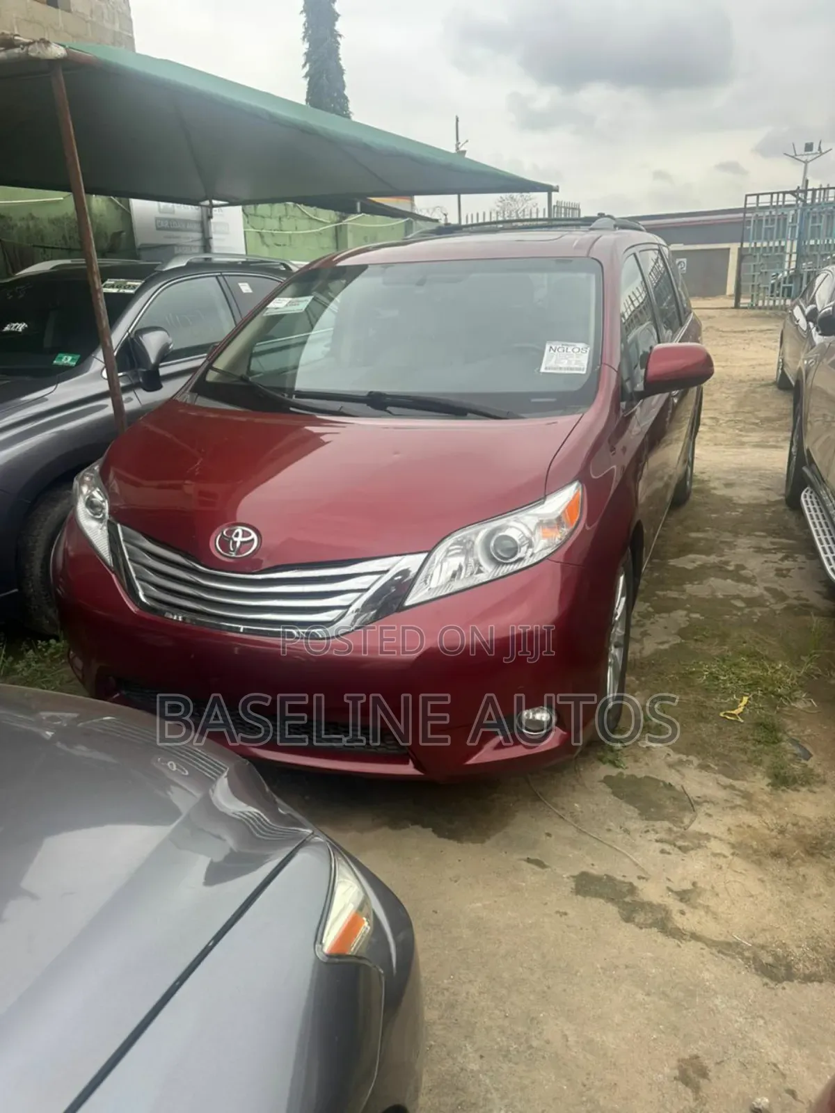 Toyota Sienna 2011 Red