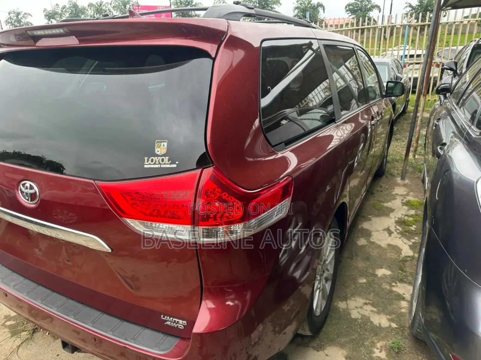 Toyota Sienna 2011 Red
