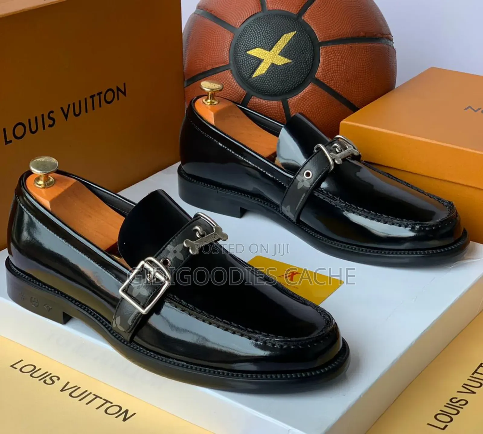 Lv Classic Buckle Loafers