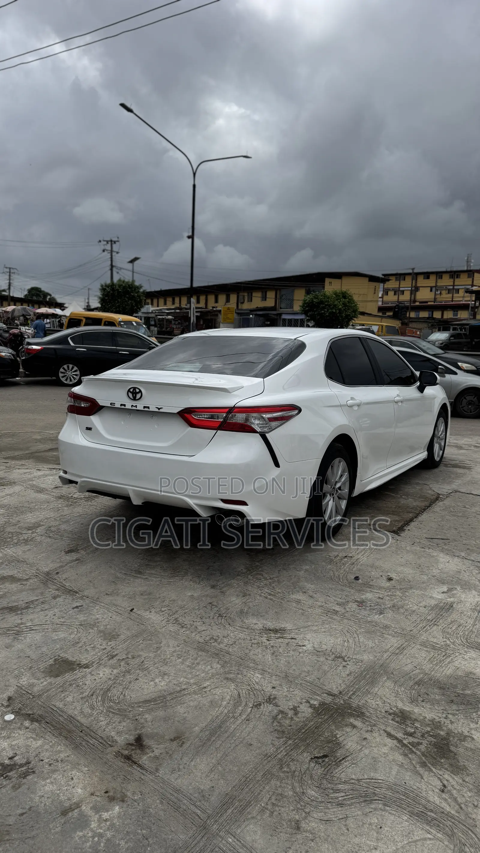 Toyota Camry SE FWD 2020 White