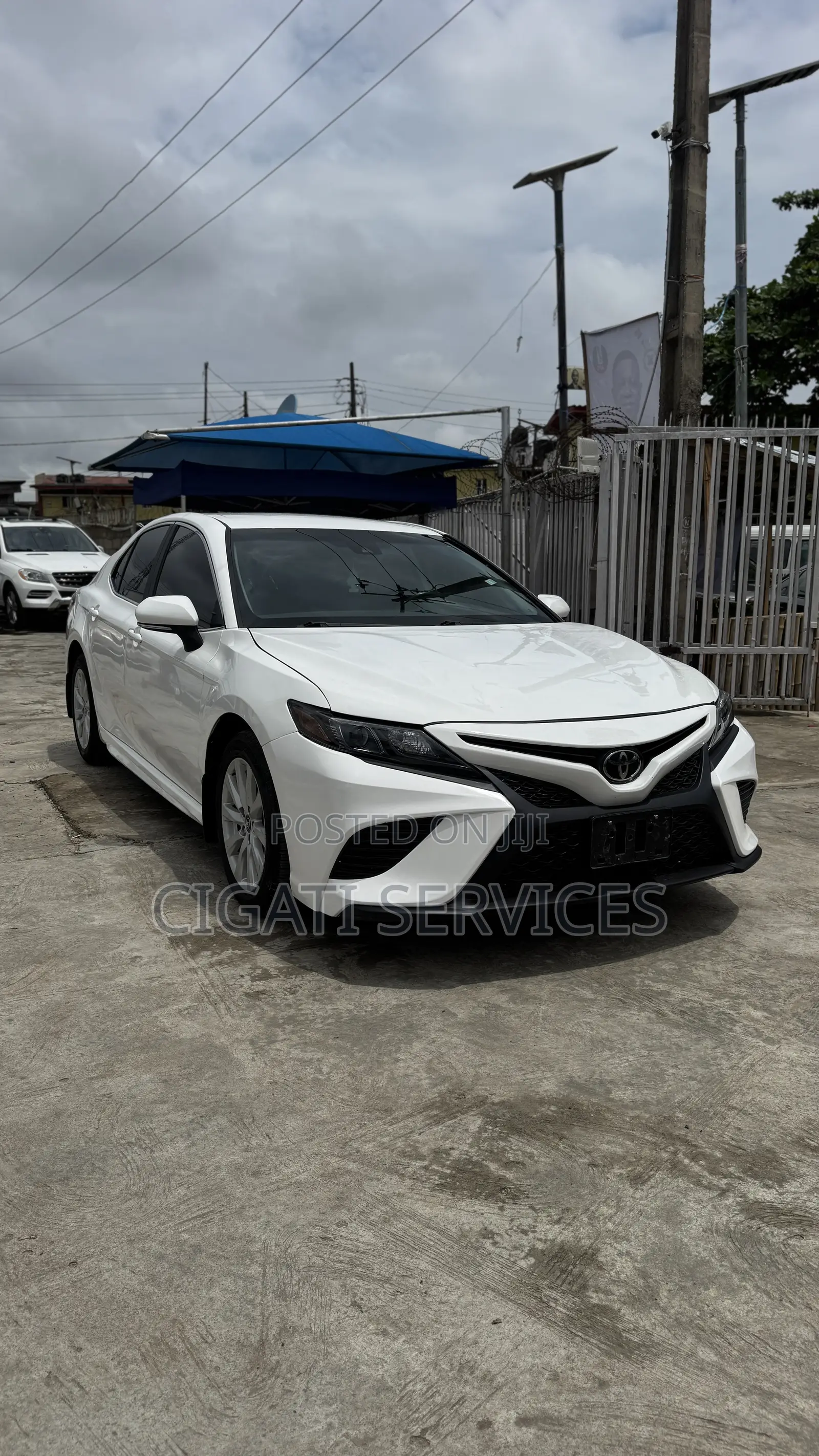 Toyota Camry SE FWD 2020 White