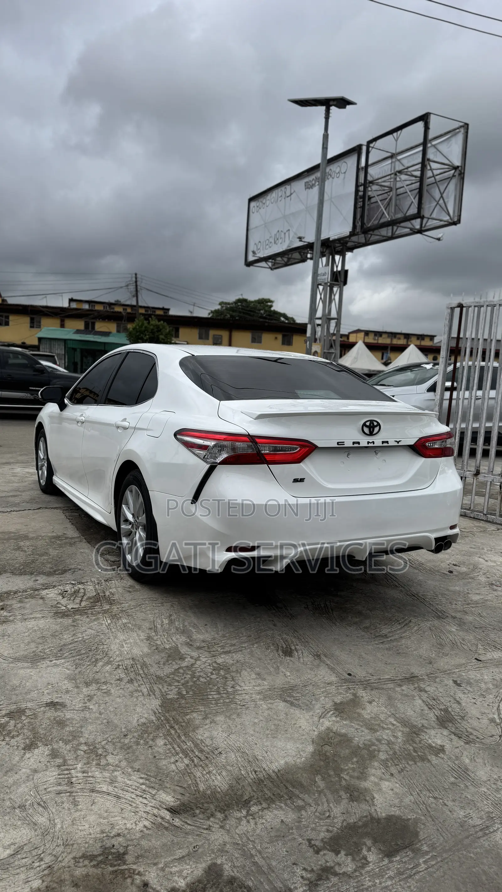 Toyota Camry SE FWD 2020 White