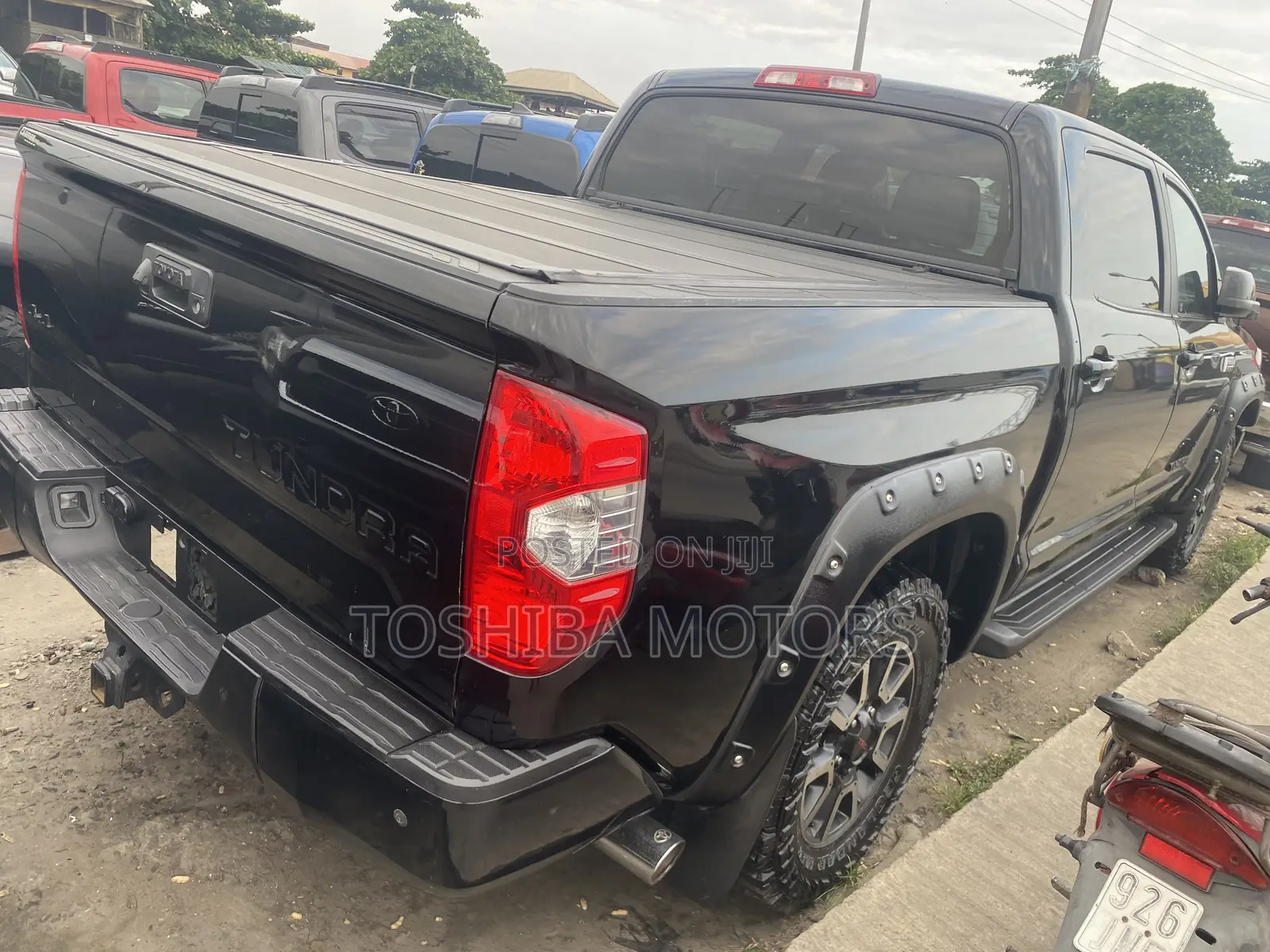 Toyota Tundra Platinum 5.7L V8 4x4 CrewMax 5.6 ft. box 145.7 in. WB