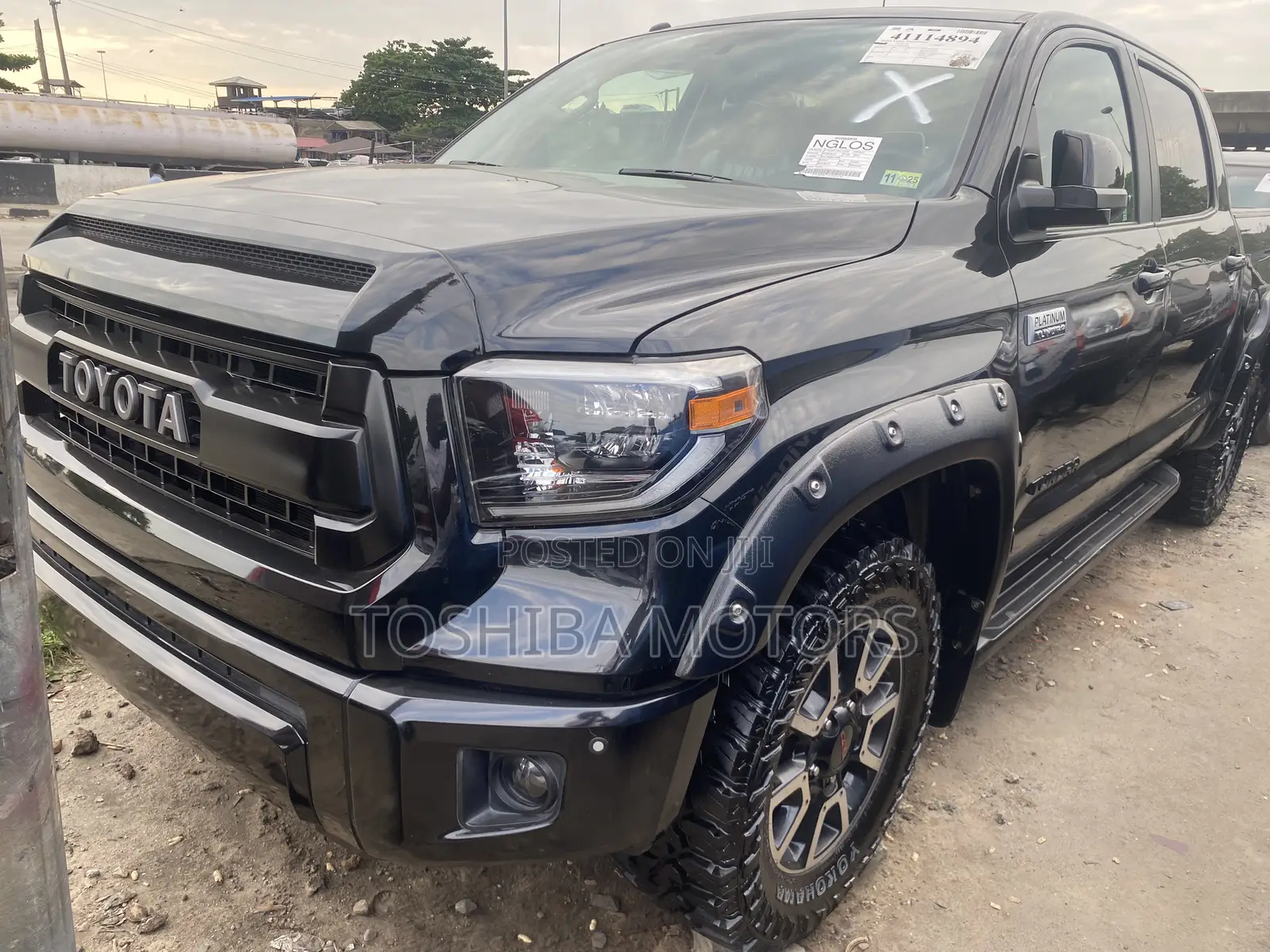Toyota Tundra Platinum 5.7L V8 4x4 CrewMax 5.6 ft. box 145.7 in. WB