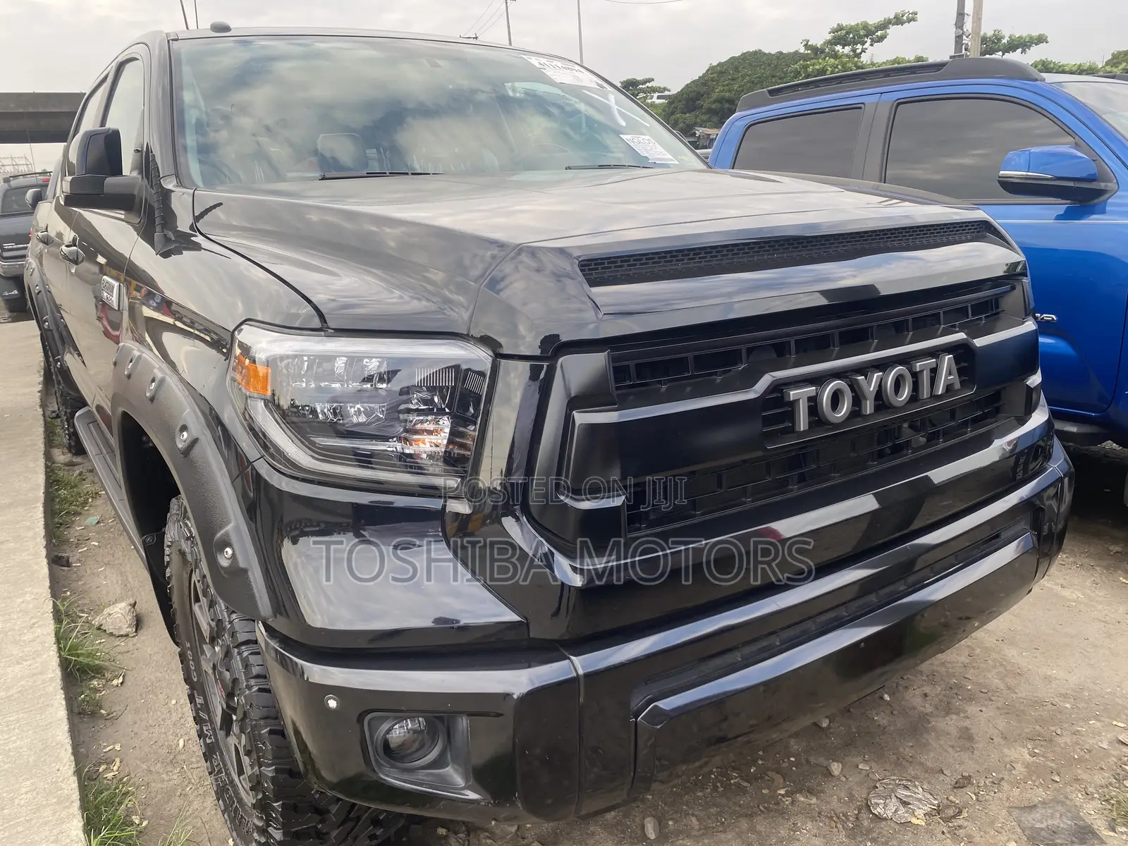 Toyota Tundra Platinum 5.7L V8 4x4 CrewMax 5.6 ft. box 145.7 in. WB