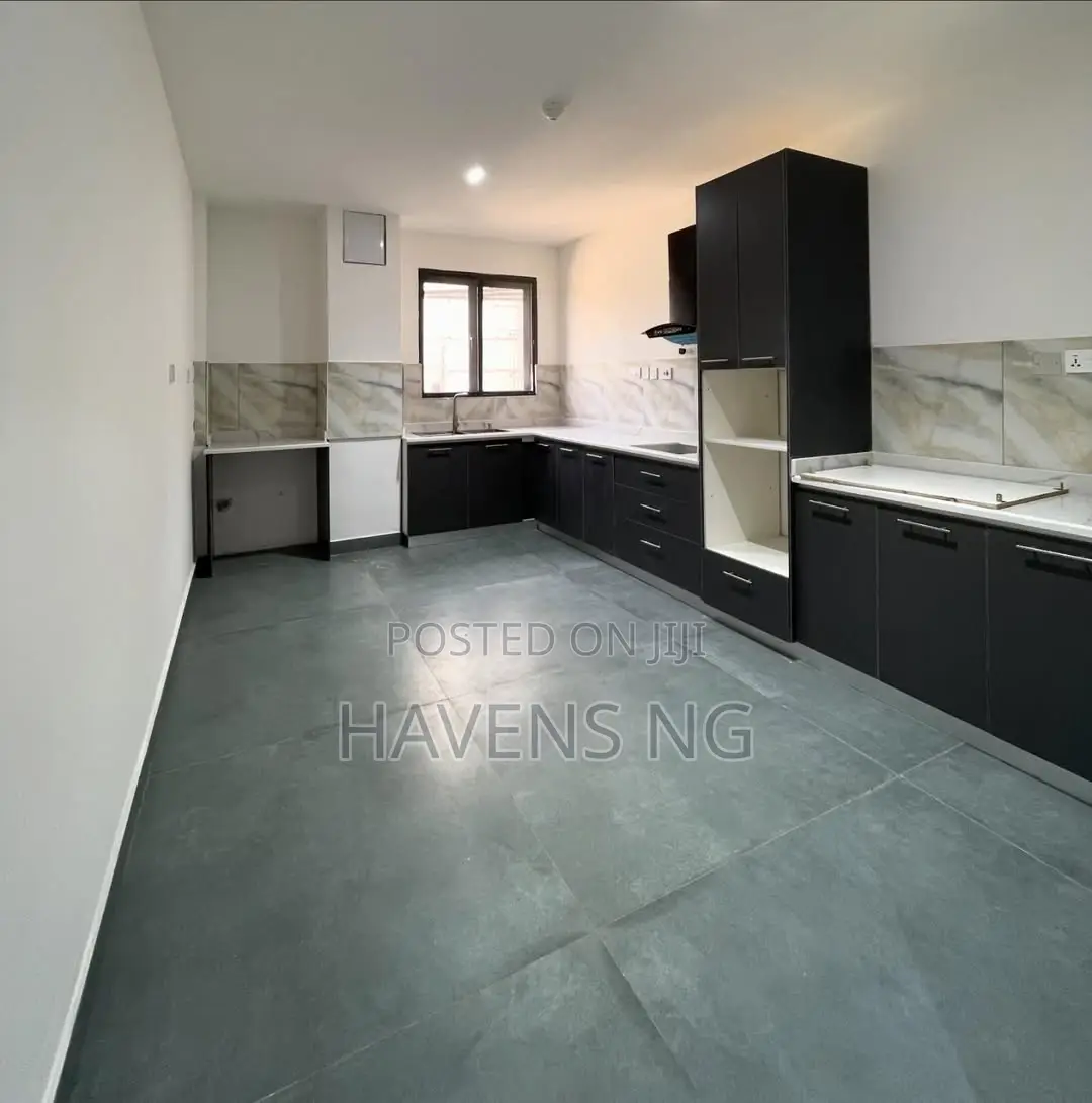 3bdrm Apartment in Ikate-Elegushi for sale
