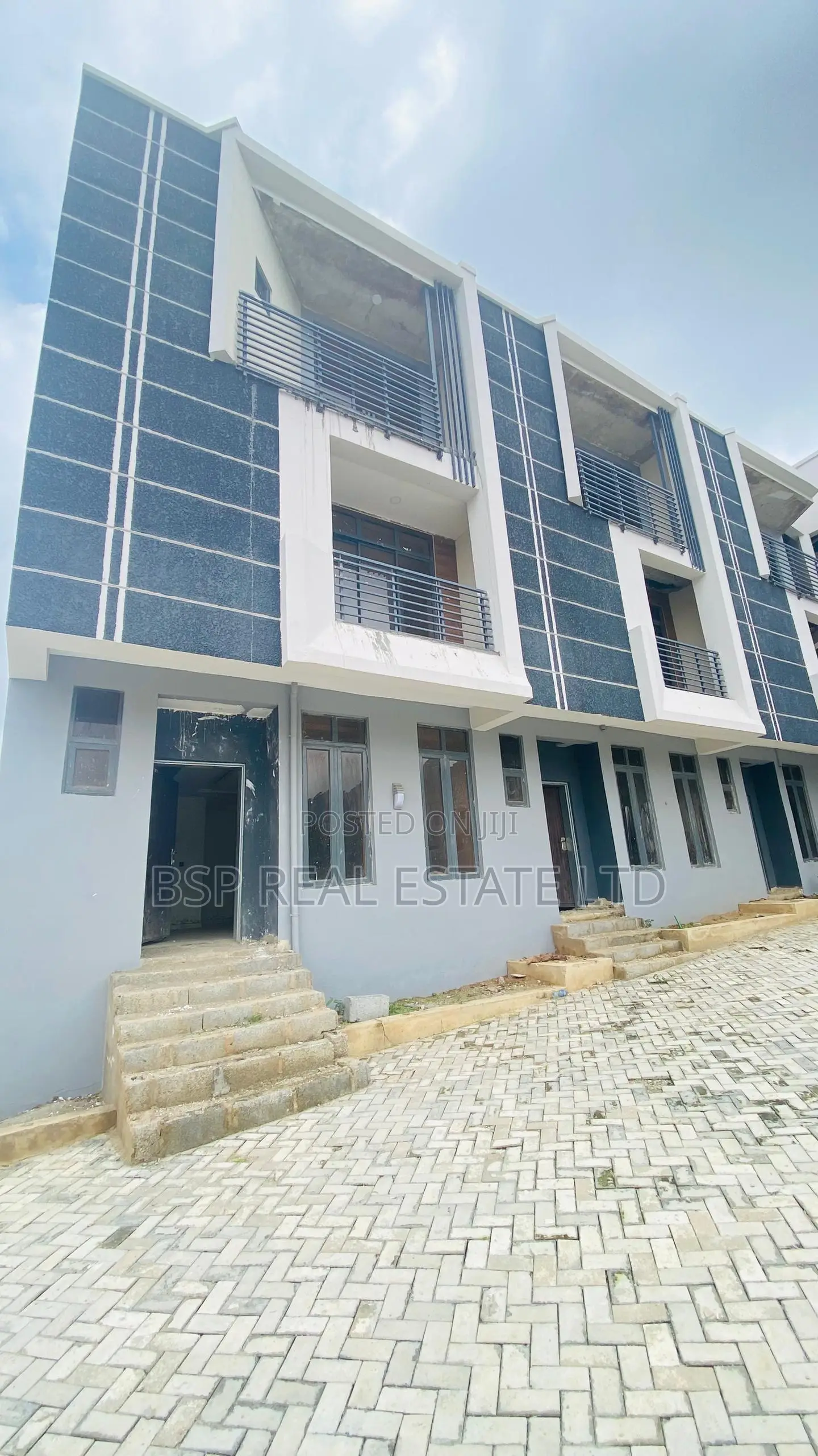 4bdrm Townhouse/Terrace in Life Camp for sale
