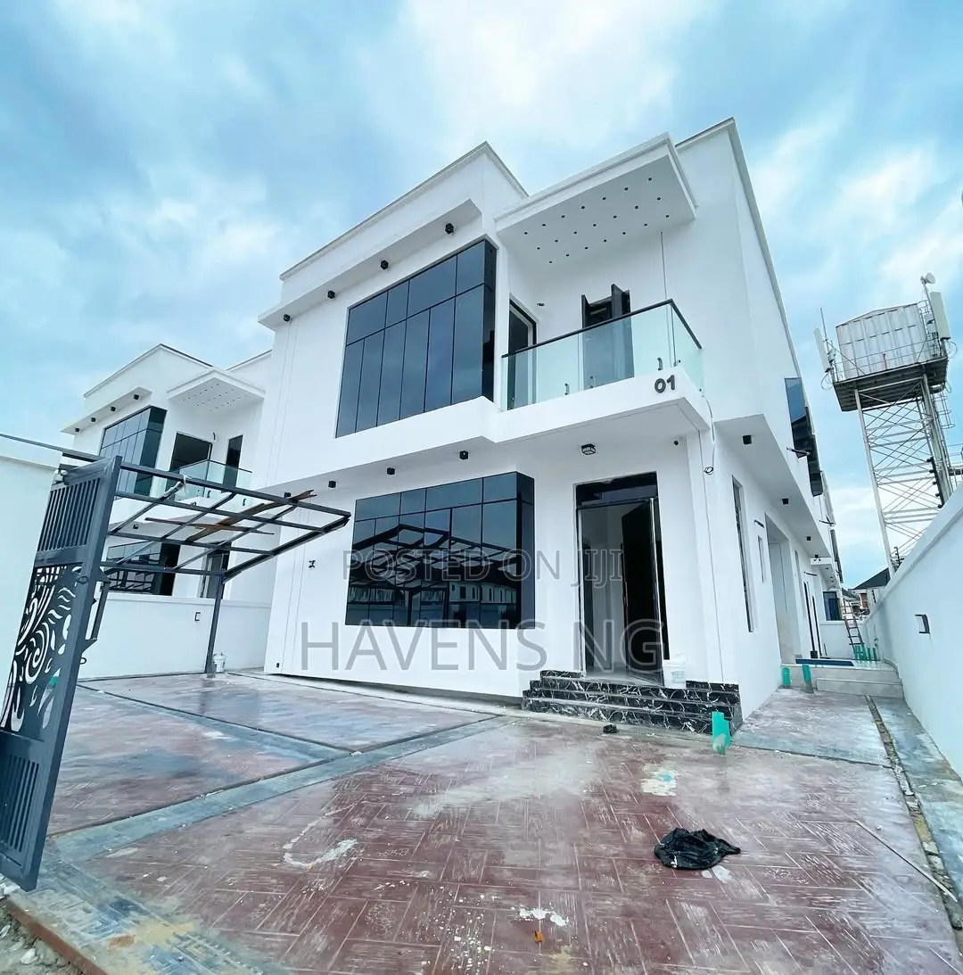5bdrm Duplex in Chevron for sale