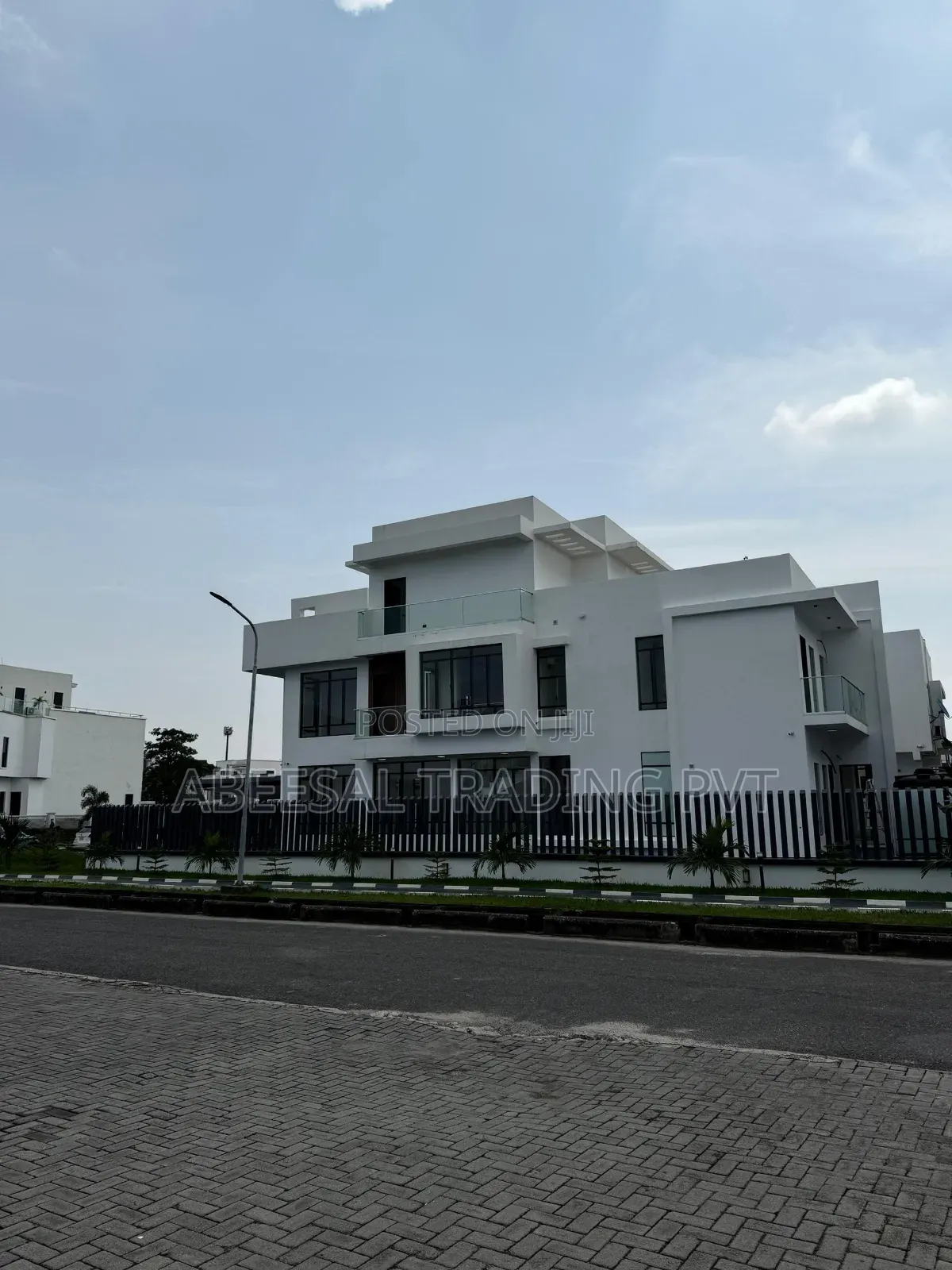 5bdrm Duplex in Pinnock Beach Estate, Lekki for sale