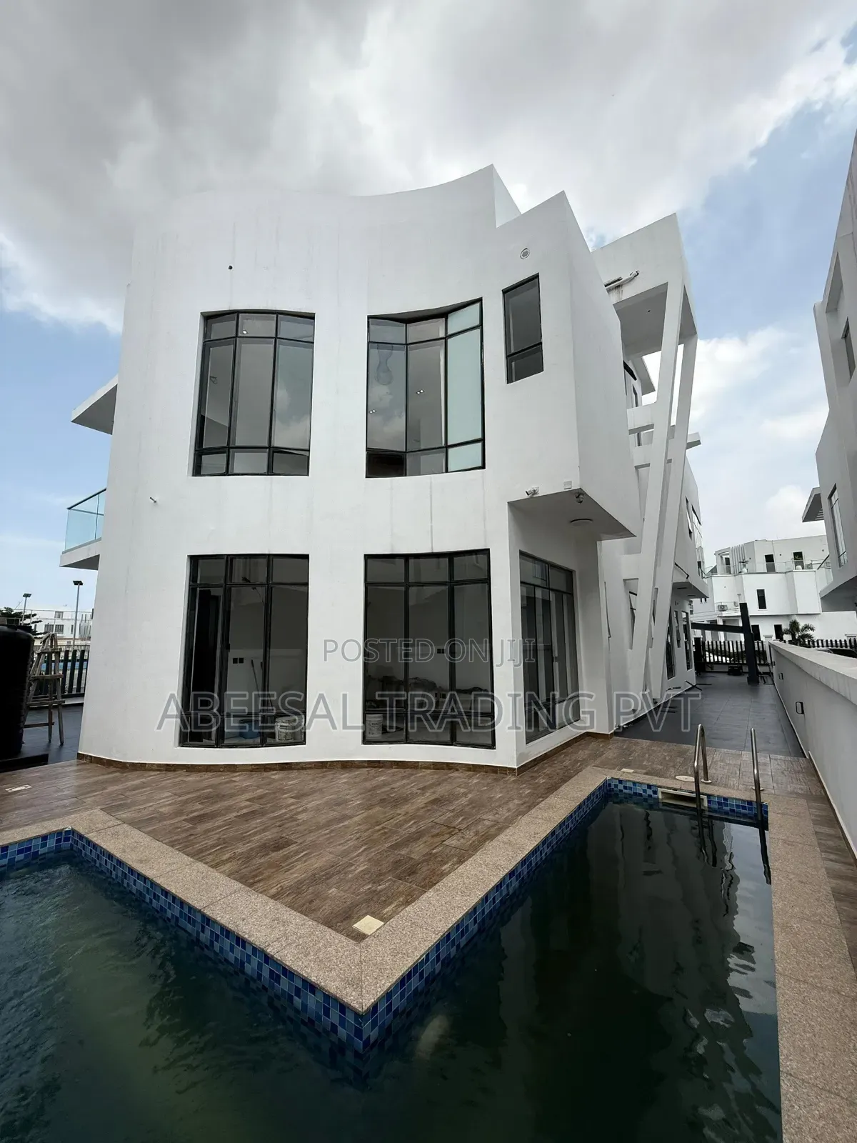 5bdrm Duplex in Pinnock Beach Estate, Lekki for sale
