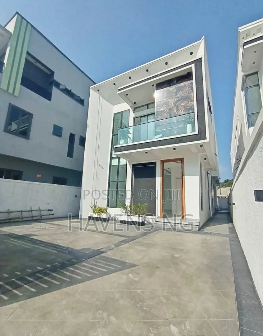 5bdrm Duplex in Chevron for sale