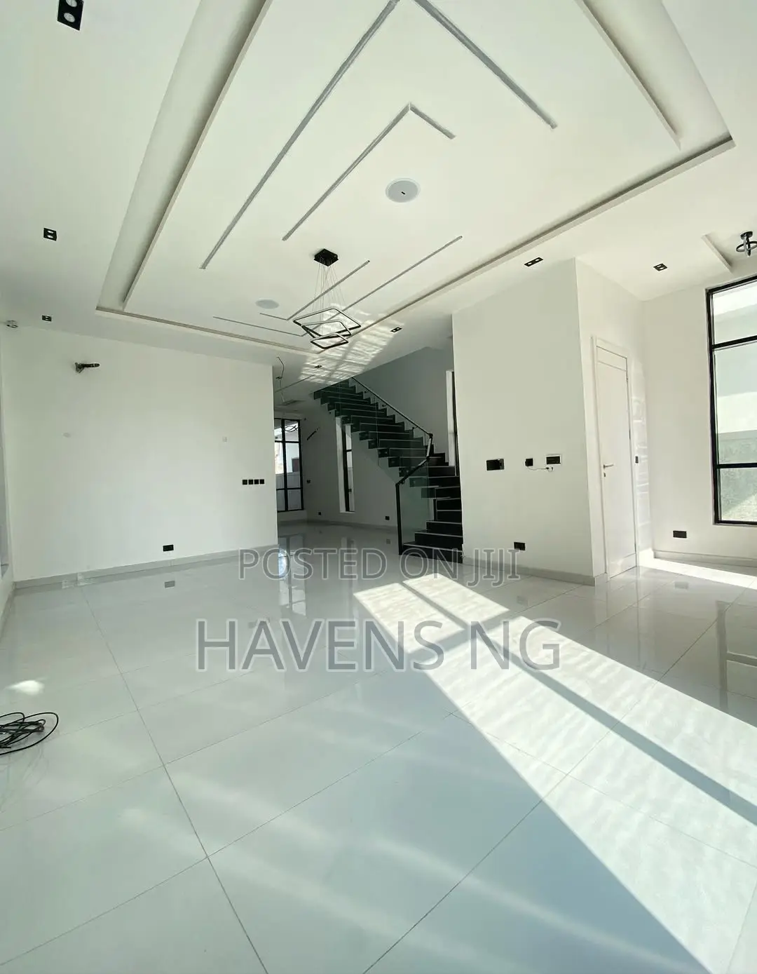 5bdrm Duplex in Chevron for sale