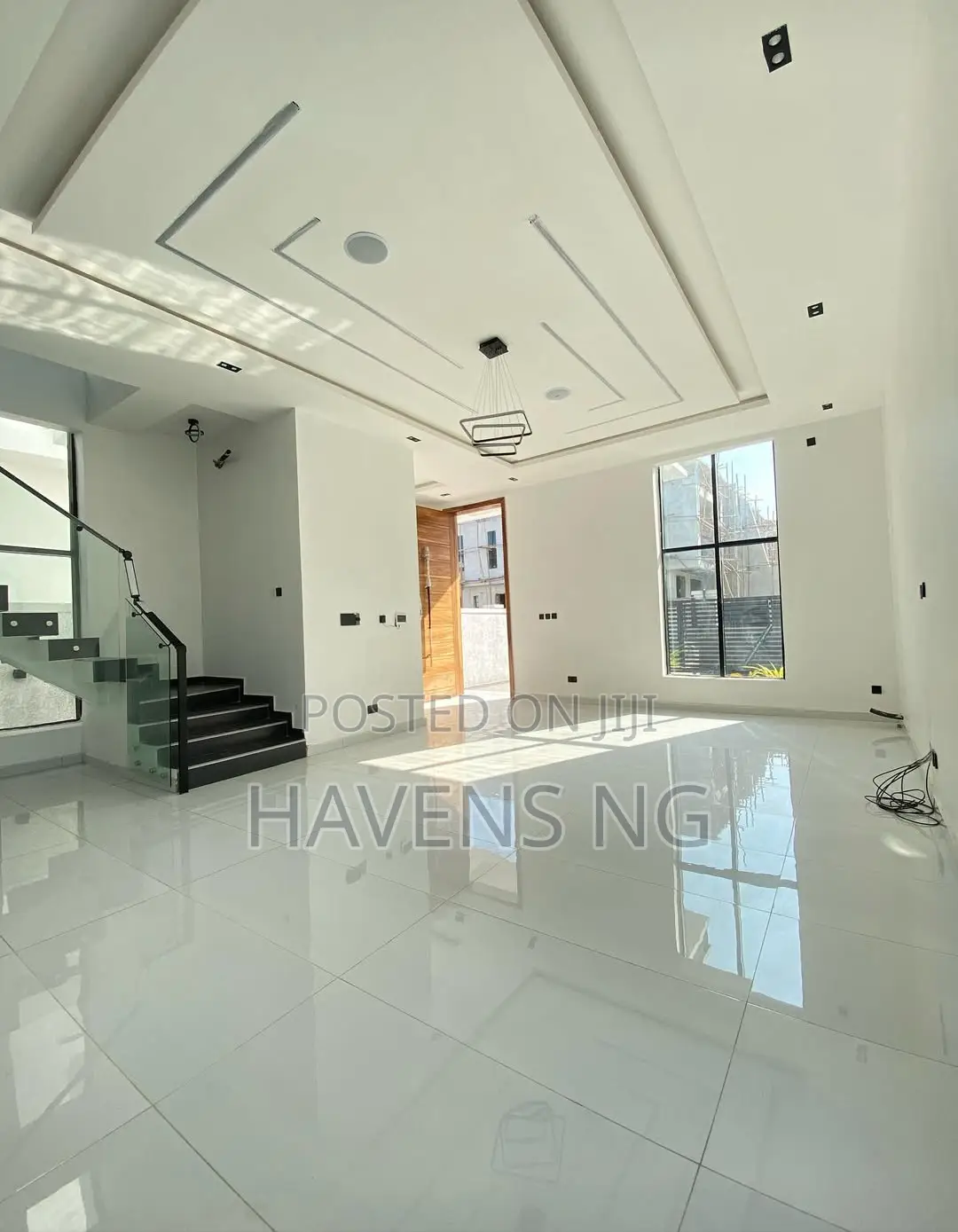 5bdrm Duplex in Chevron for sale