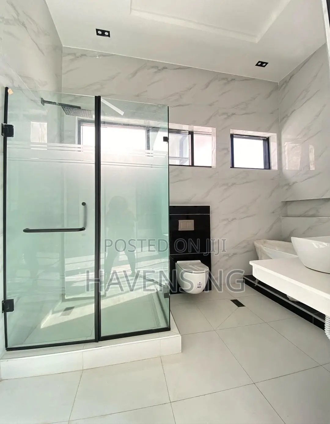 5bdrm Duplex in Chevron for sale