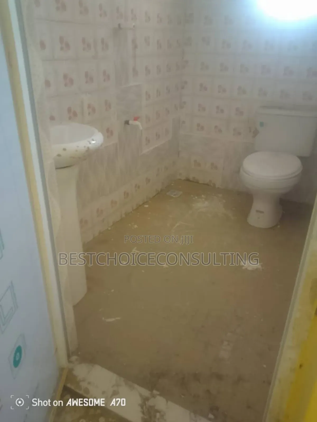 3bdrm Block of Flats in Eyin Grammar Molete, Ibadan for sale