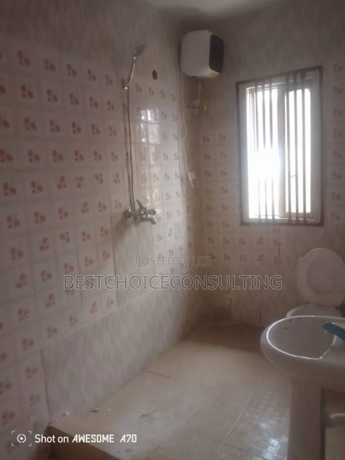 3bdrm Block of Flats in Eyin Grammar Molete, Ibadan for sale