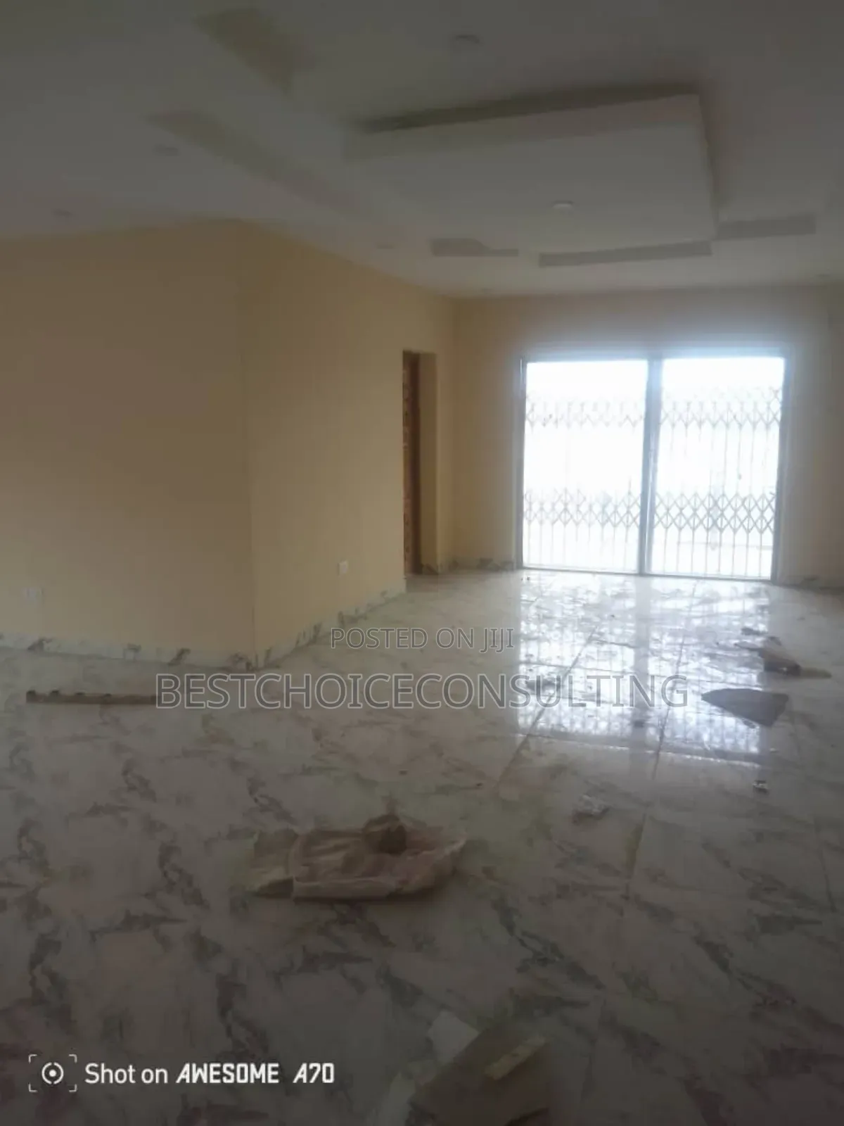 3bdrm Block of Flats in Eyin Grammar Molete, Ibadan for sale