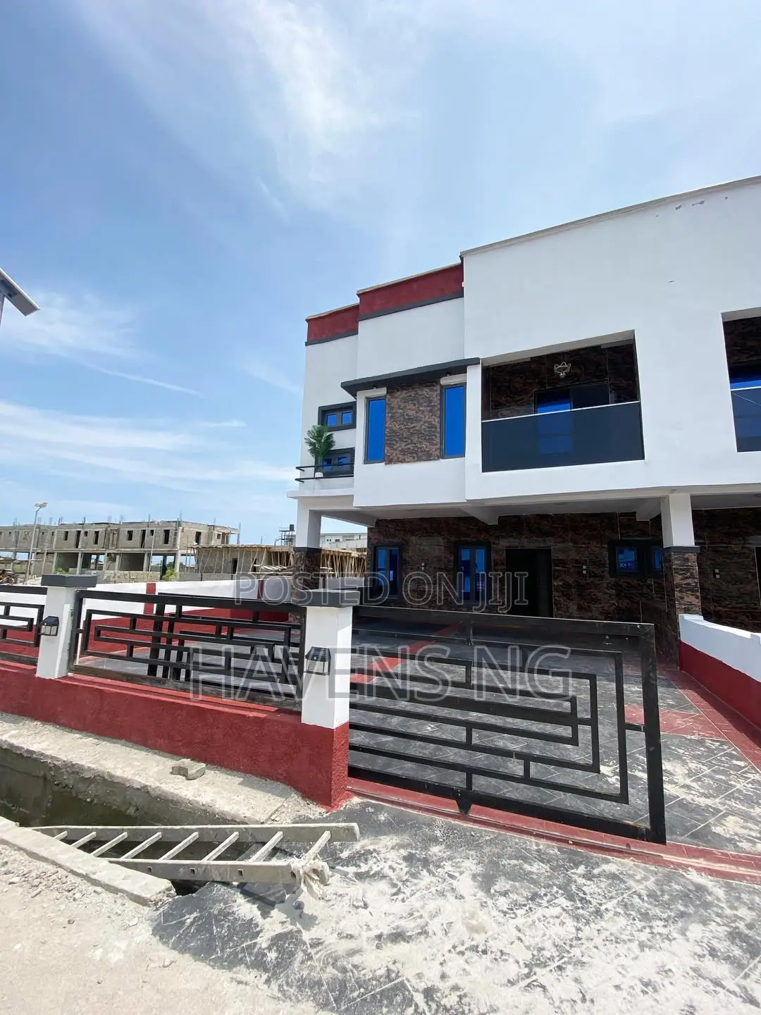 4bdrm Duplex in Lekki Phase 2 for sale
