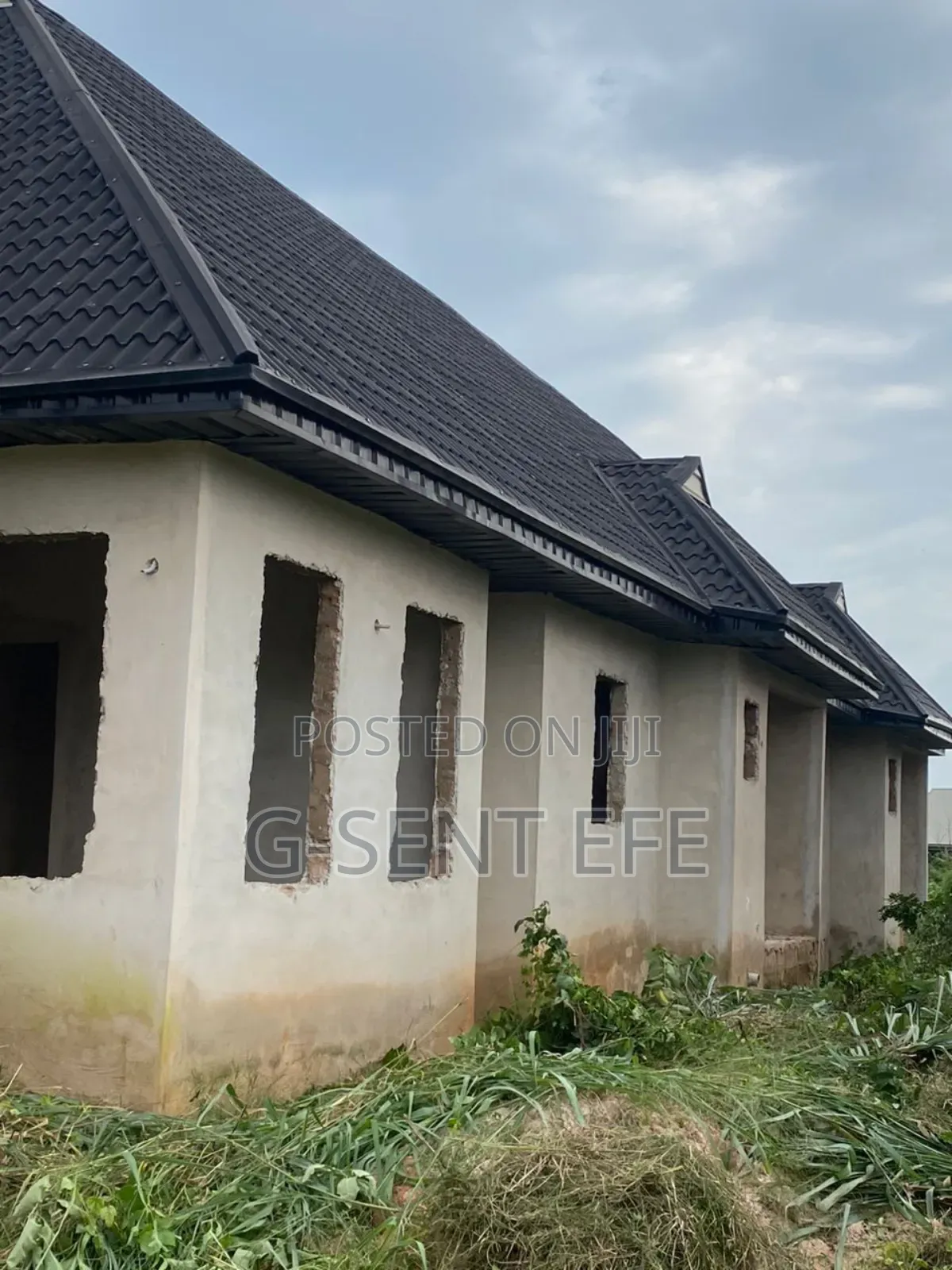 6bdrm Block of Flats in Ekehuan Barracks, Benin City for sale