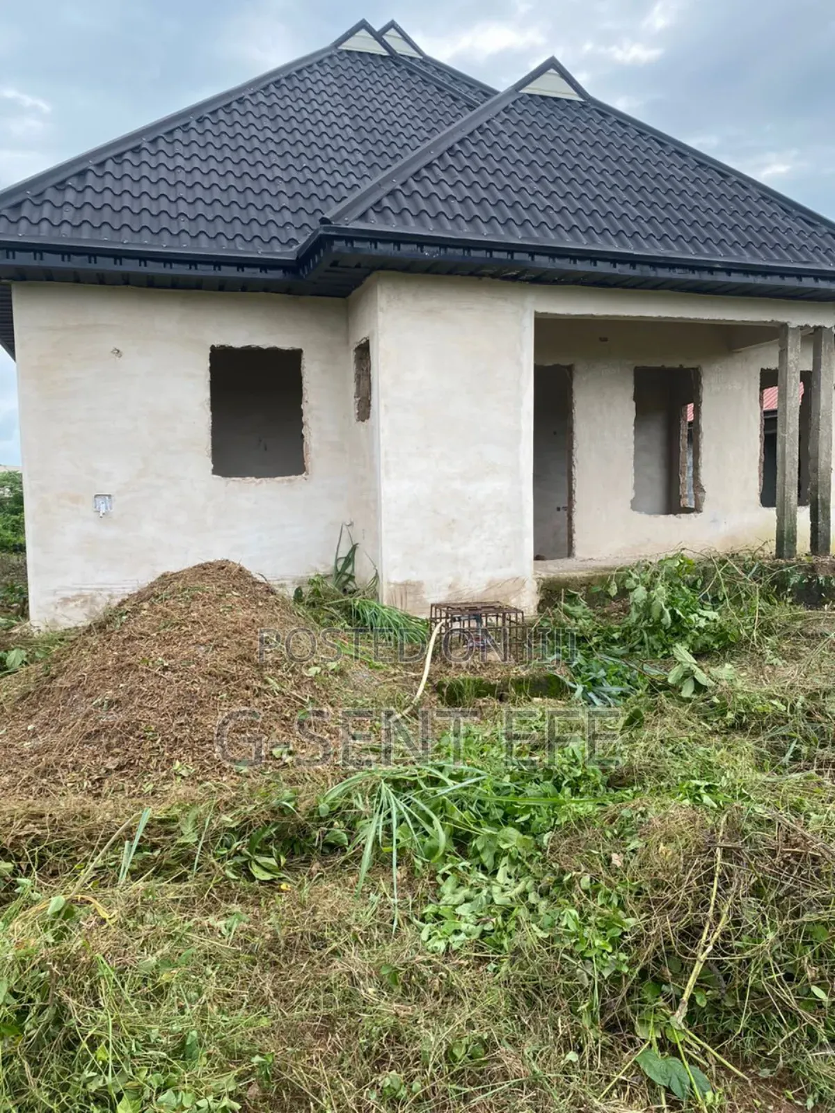 6bdrm Block of Flats in Ekehuan Barracks, Benin City for sale