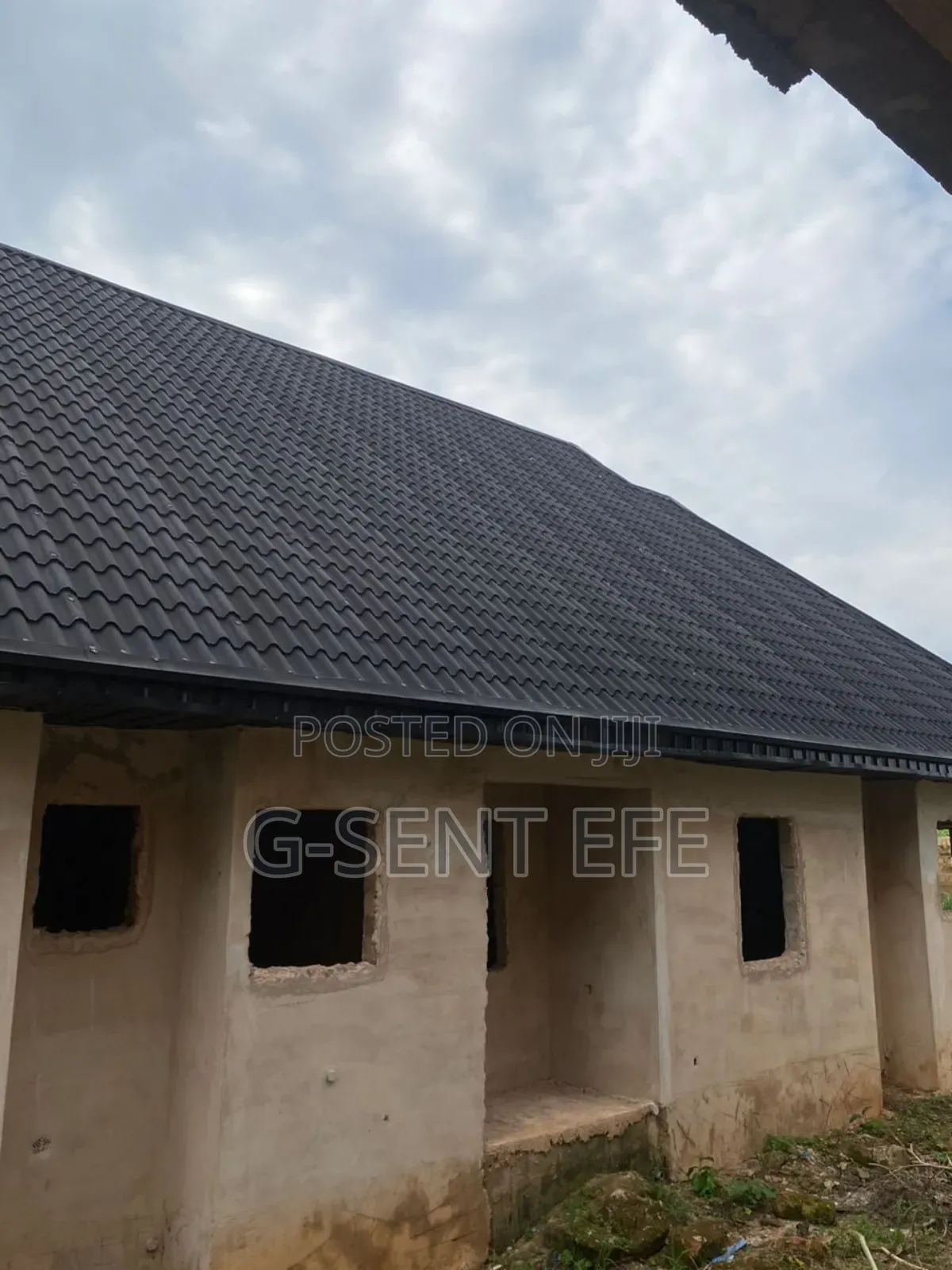 6bdrm Block of Flats in Ekehuan Barracks, Benin City for sale