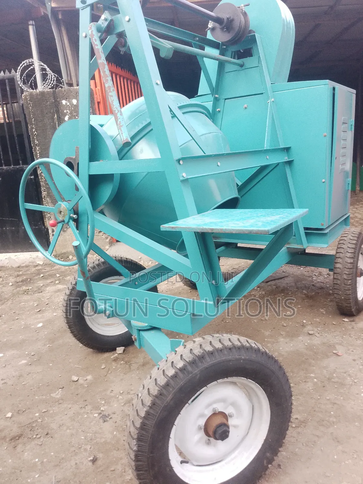 Self Load Concrete Mixer With Hoist