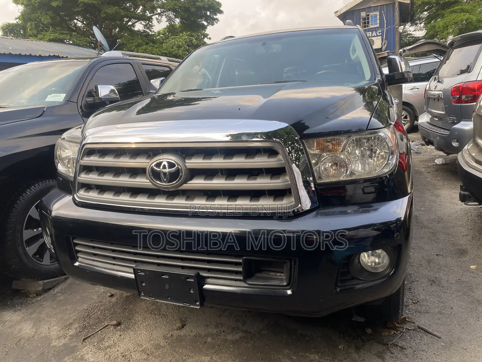 Toyota Sequoia Platinum 4dr SUV 4WD (5.7L 8cyl 6A) 2012 Black