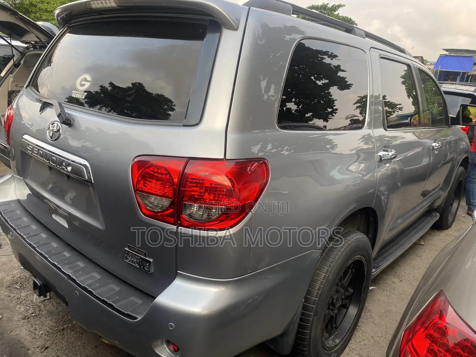 Toyota Sequoia Platinum 4dr SUV (5.7L 8cyl 6A) 2012 Silver