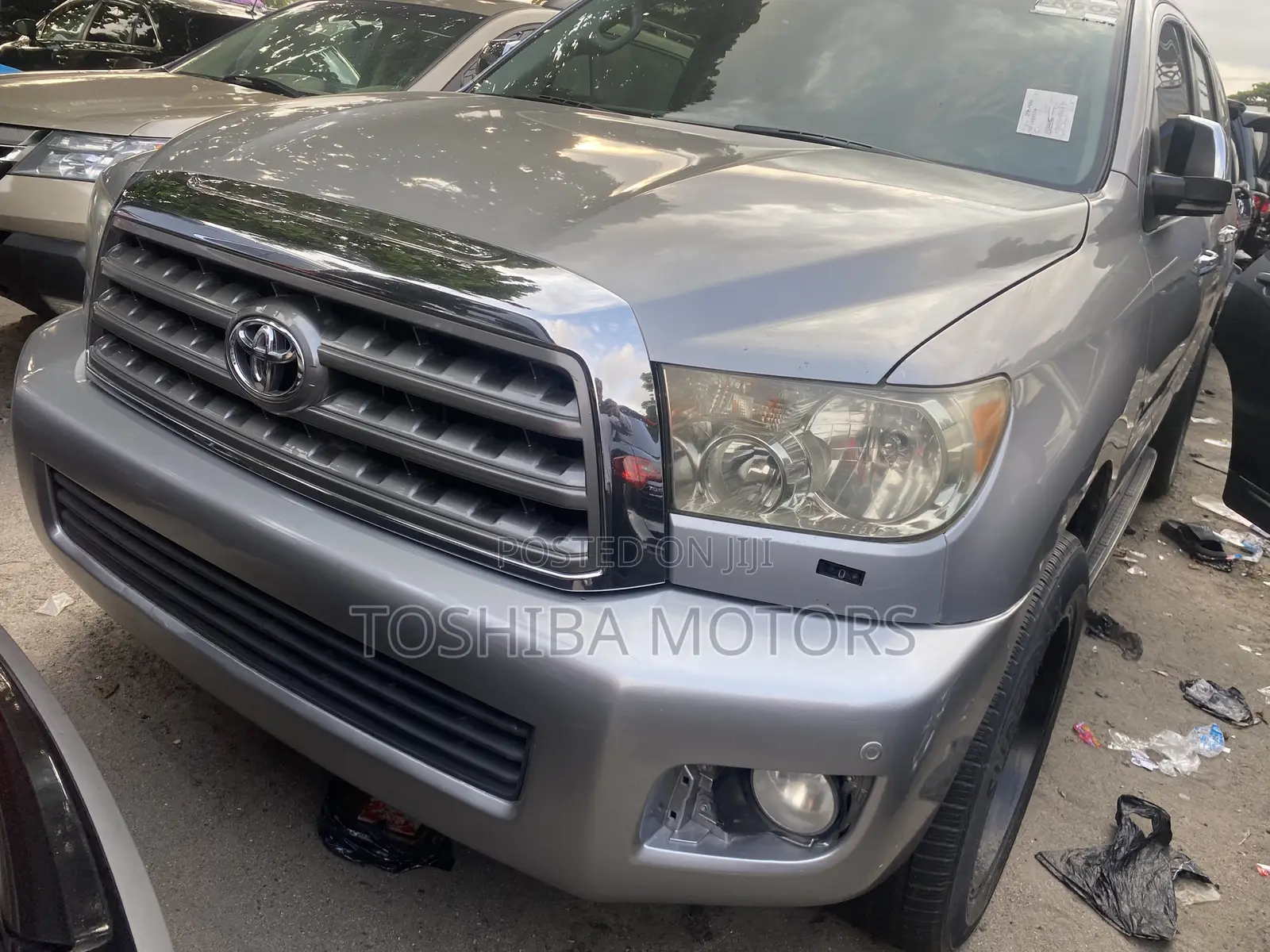 Toyota Sequoia Platinum 4dr SUV (5.7L 8cyl 6A) 2012 Silver