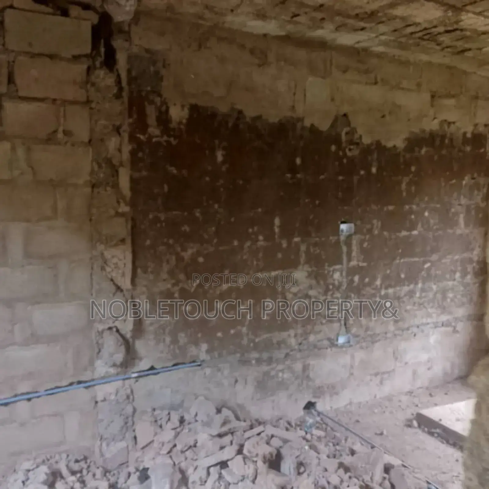 4bdrm Block of Flats in Off Oja Bus Stop Ifo for sale