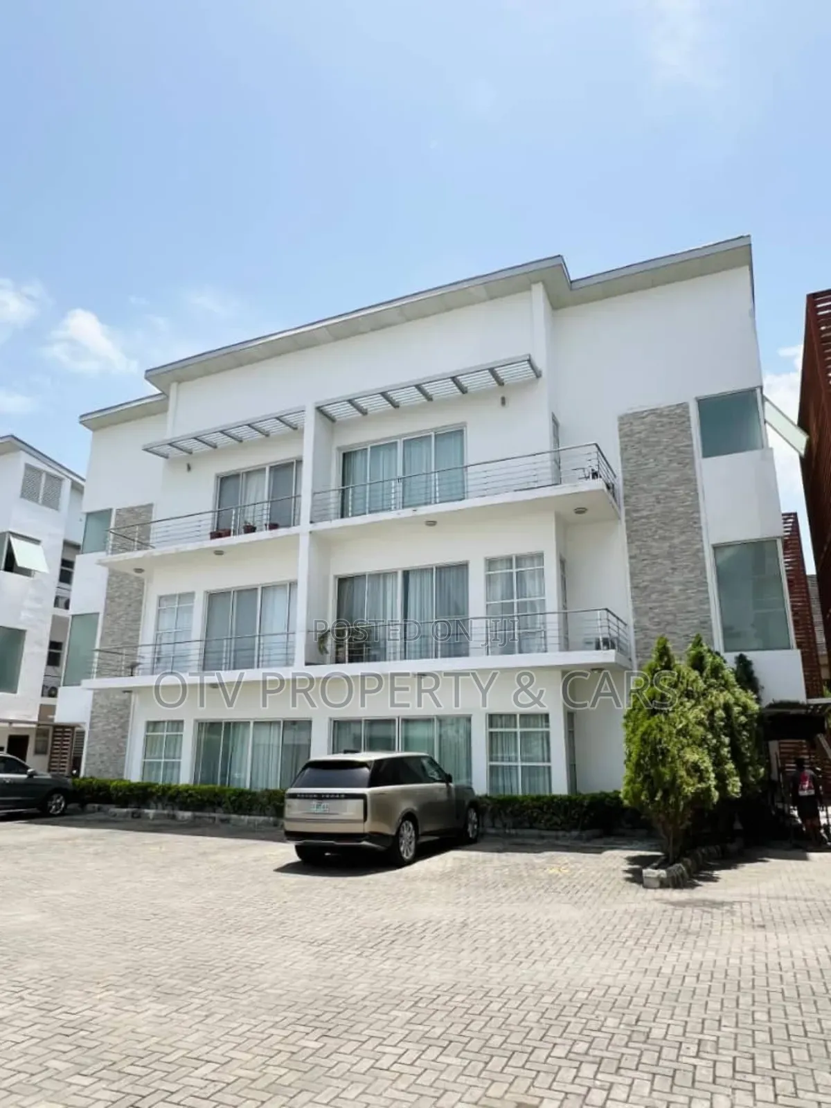 Furnished 3bdrm Apartment in Banana Island for sale