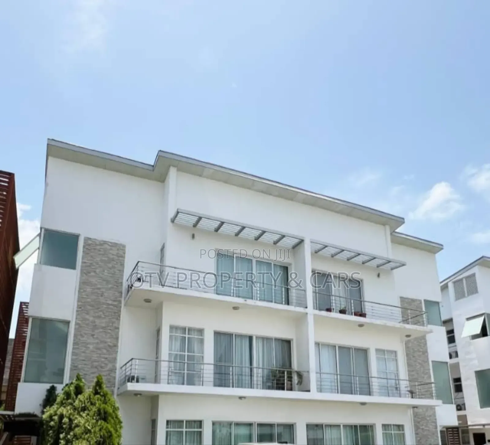 Furnished 3bdrm Apartment in Banana Island for sale