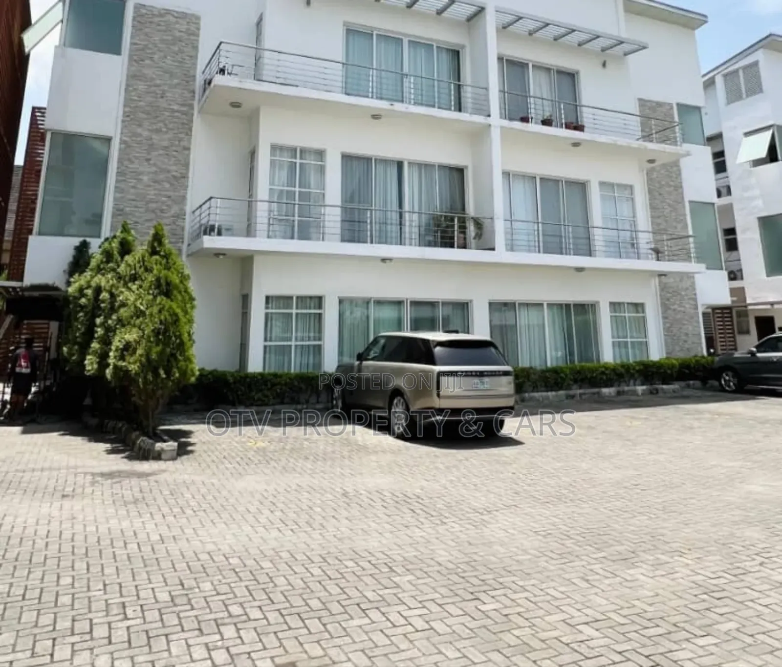 Furnished 3bdrm Apartment in Banana Island for sale