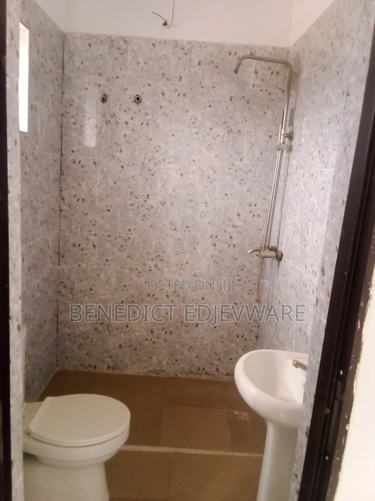 3bdrm Bungalow in Peak Park New Road for rent