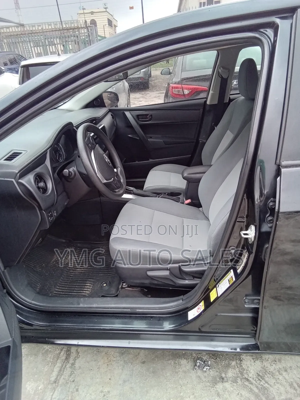 Toyota Corolla XLE (1.8L 4cyl 2A) 2019 Black
